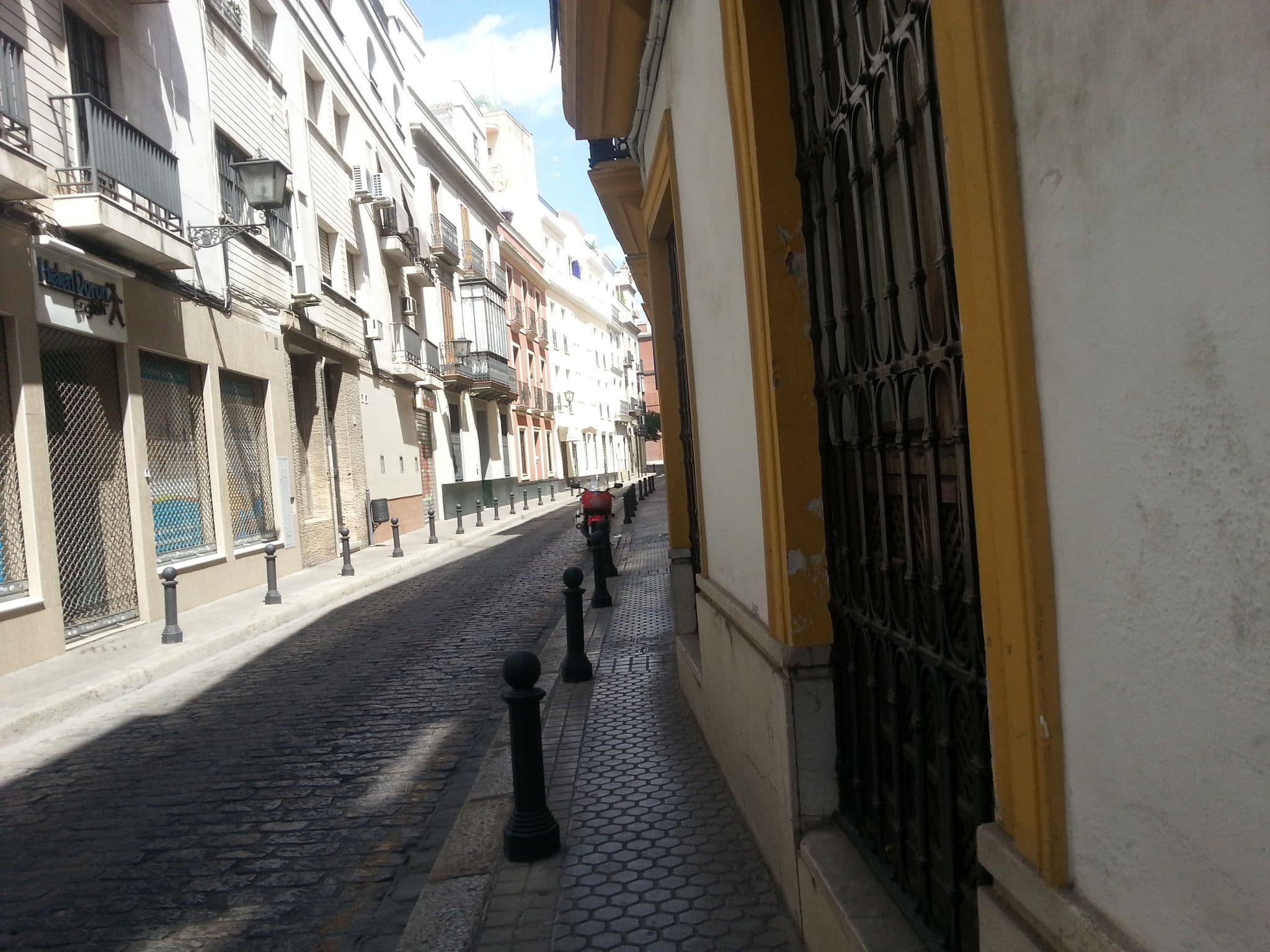 Street view near Hotel Gravina 51, Sevilla — © paulinus (CC BY-SA · Mapillary)