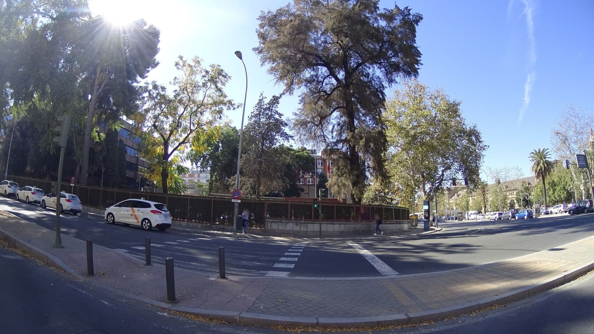Street view near Hotel Meliá Sevilla, Sevilla — © robertogeb (CC BY-SA · Mapillary)