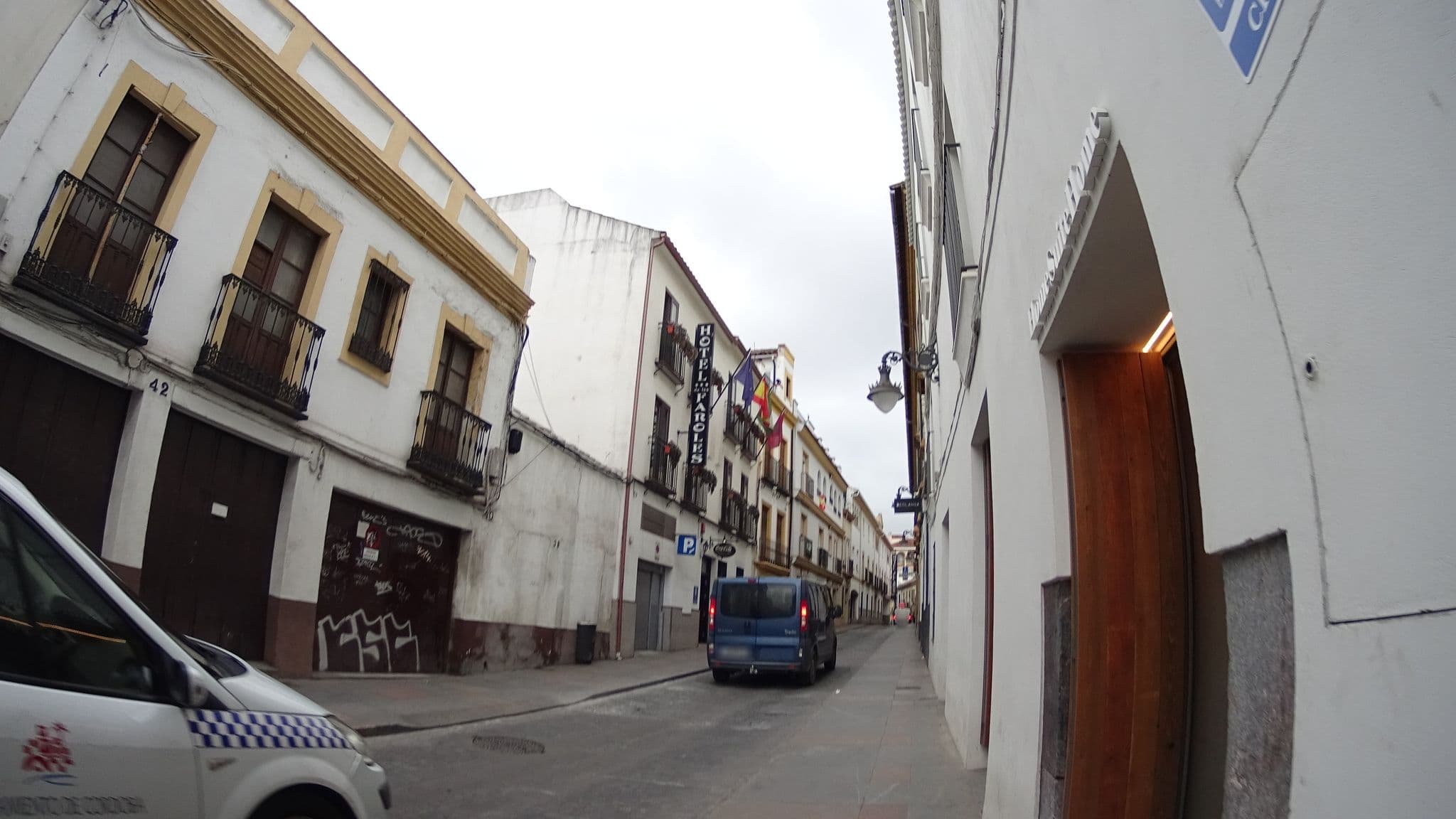 Street view near Apartamentos Victoria, Córdoba — © robertogeb (CC BY-SA · Mapillary)