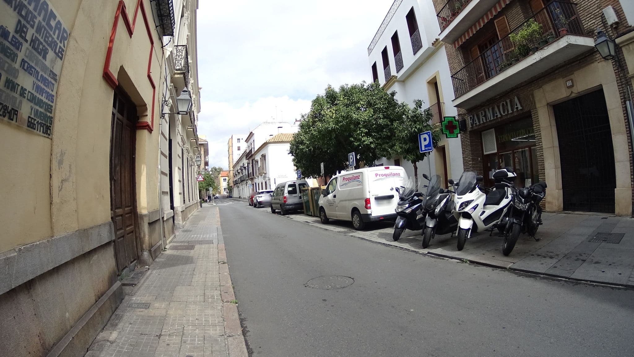Street view near Backpackers Al-Katre, Córdoba — © robertogeb (CC BY-SA · Mapillary)