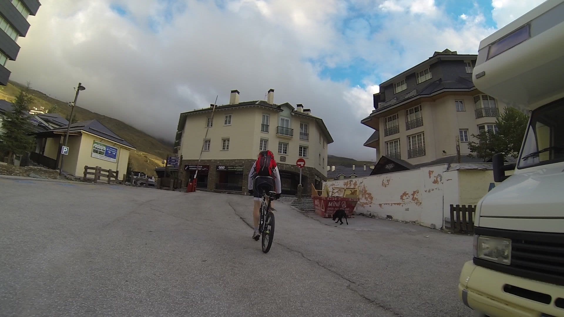 Street view near the level lounge, Güéjar-Sierra — © gpsvid (CC BY-SA · Mapillary)