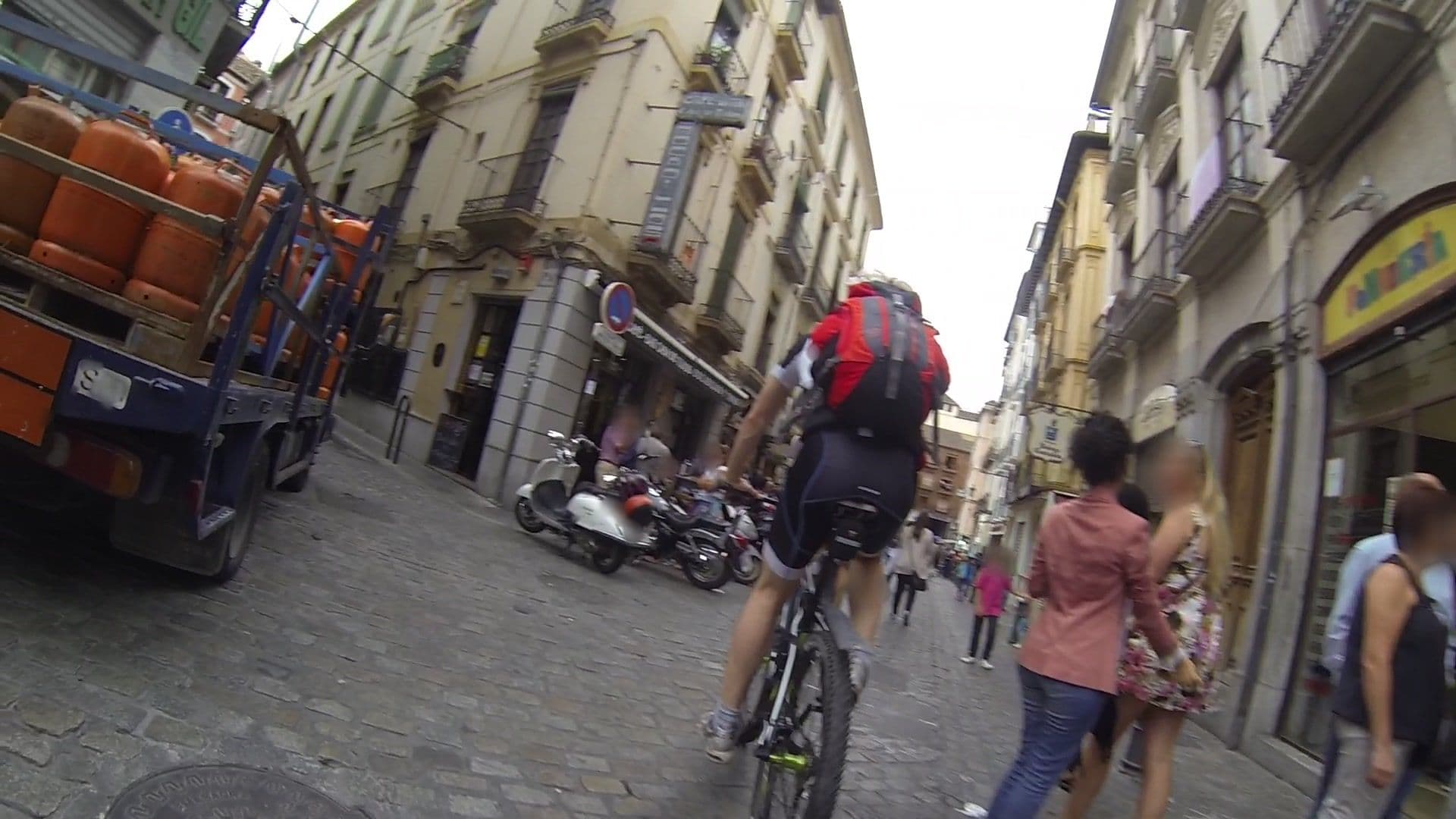 Street view near Maktub Adventures Guesthouse, Granada — © gpsvid (CC BY-SA · Mapillary)