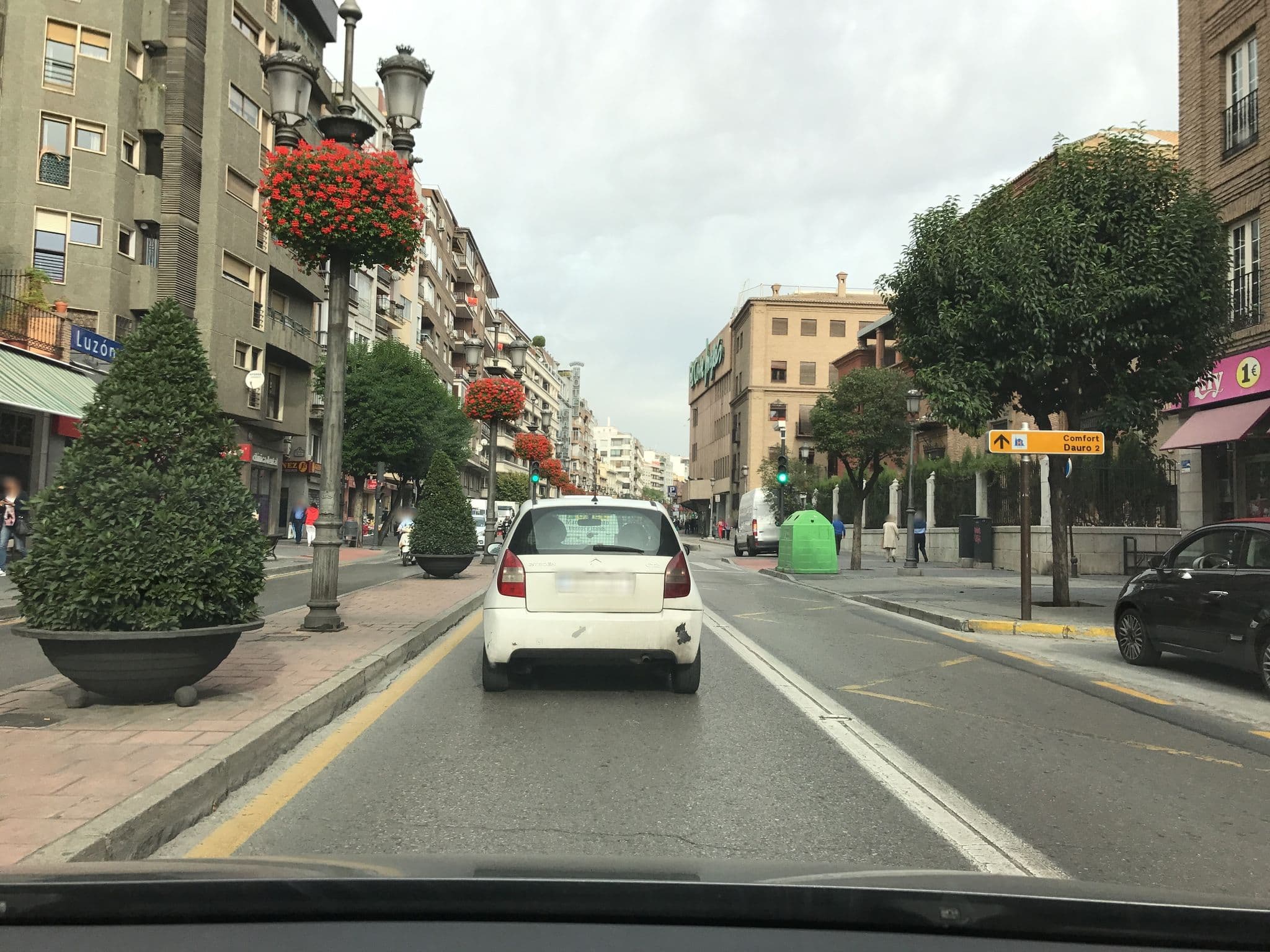 Street view near Inmobiliaria Puerta Real, Granada — © rainerup (CC BY-SA · Mapillary)