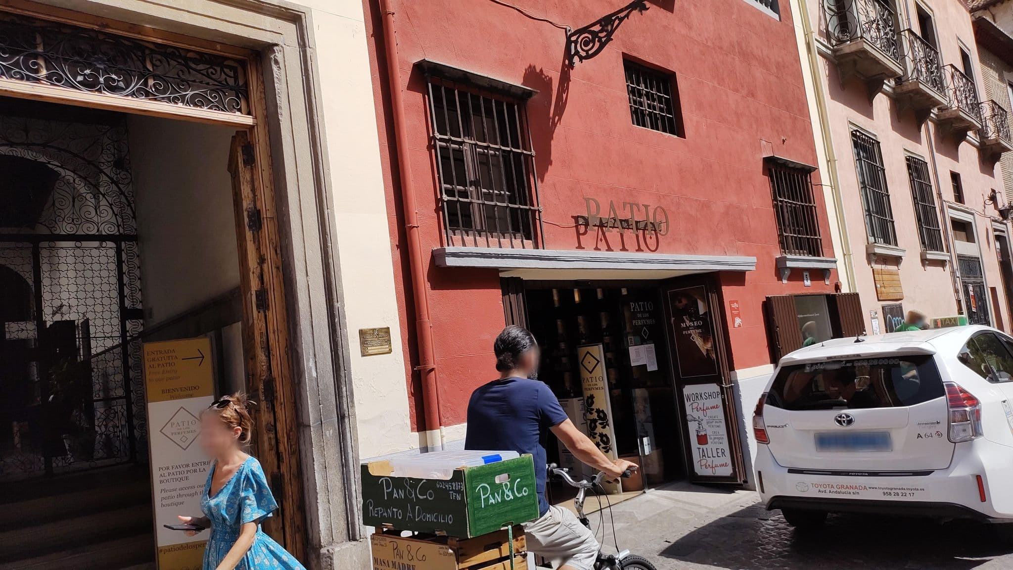 Street view near Room Mate Migueletes Hotel, Granada — © rsandu (CC BY-SA · Mapillary)