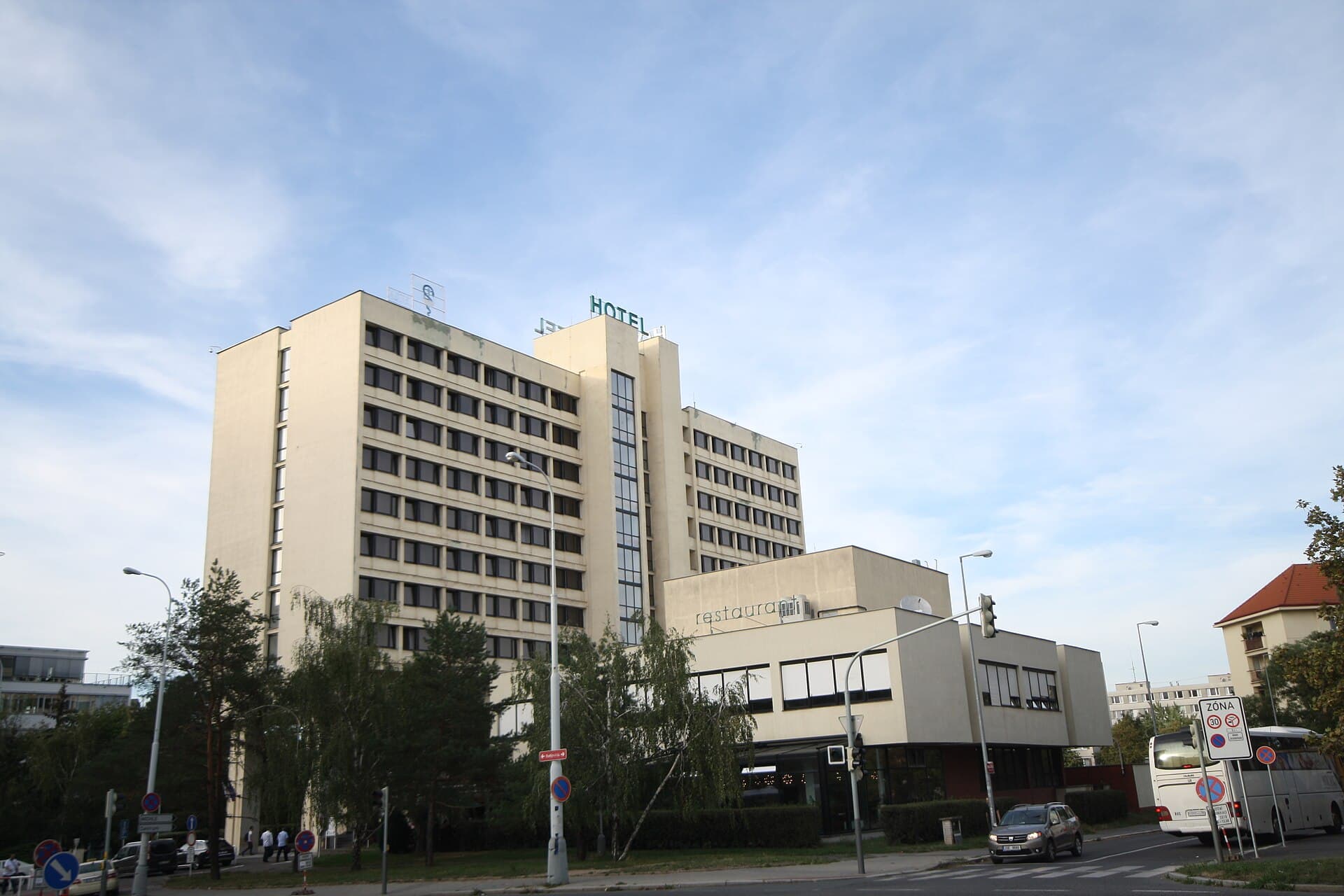 Hotel ILF (via Wikimedia Commons, CC BY-SA 4.0)