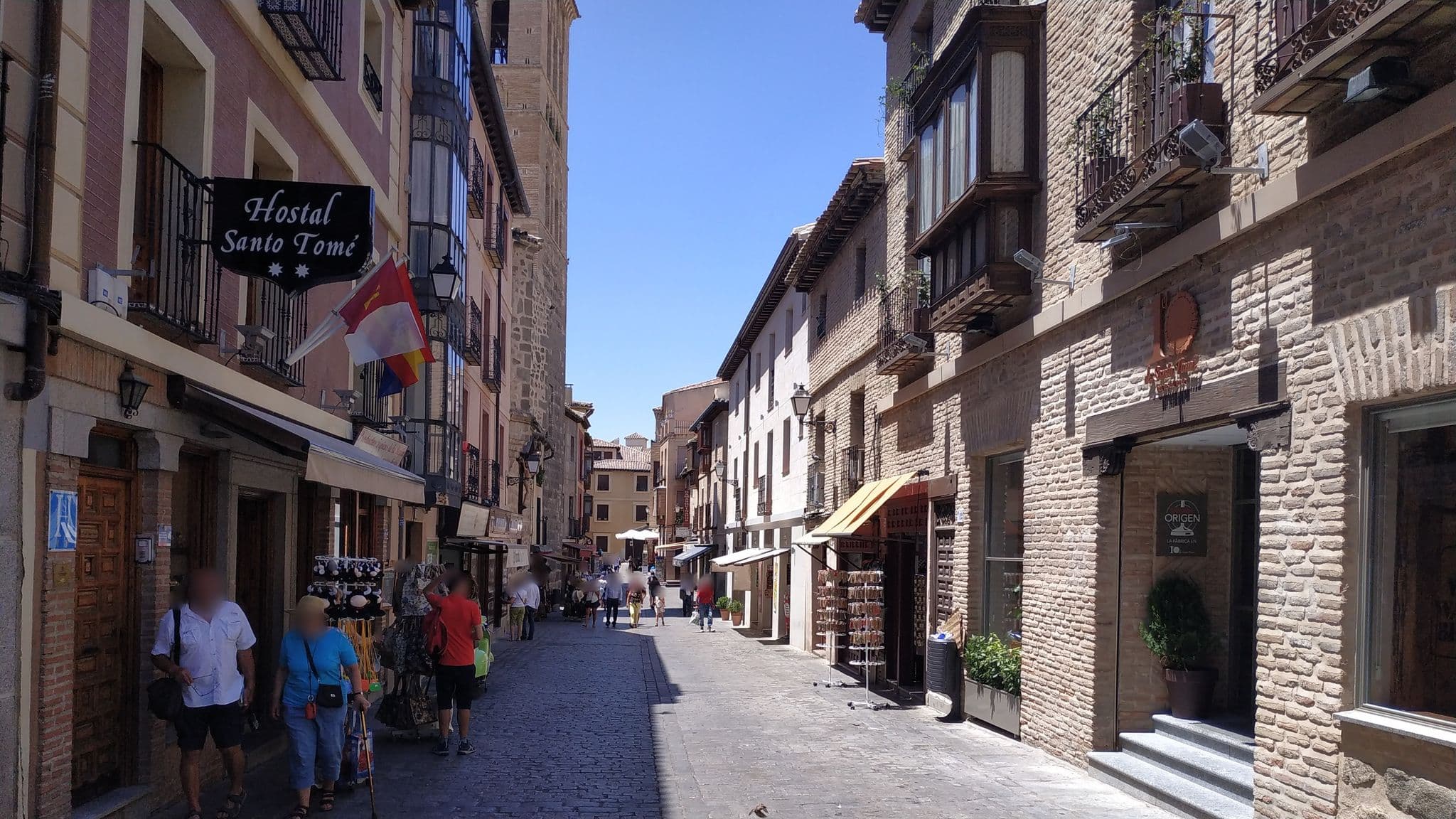 Street view near Hostal Santo Tomé, Toledo — © awesamarama (CC BY-SA · Mapillary)