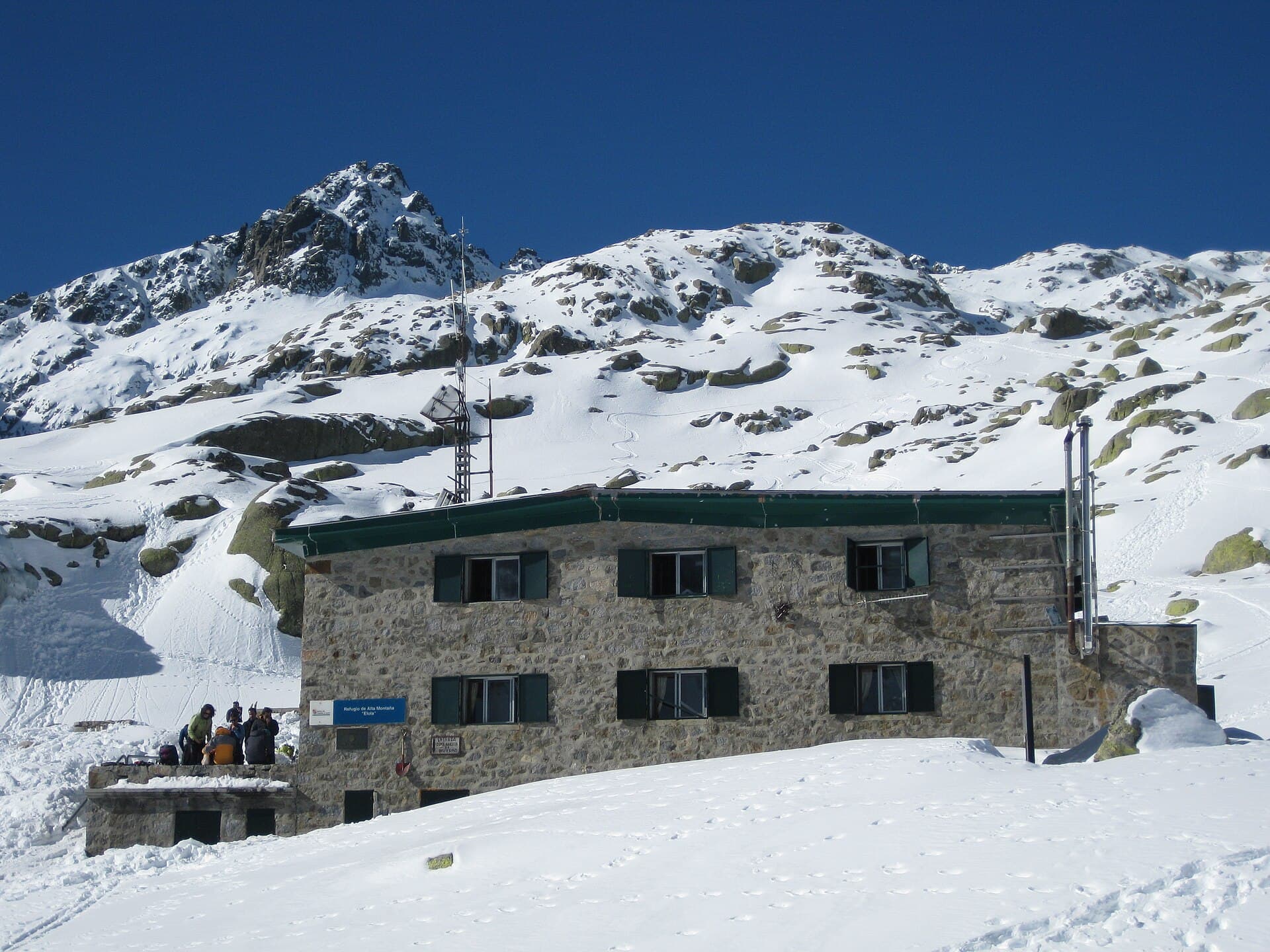 Refugio Elola (via Wikimedia Commons, CC BY-SA 3.0)
