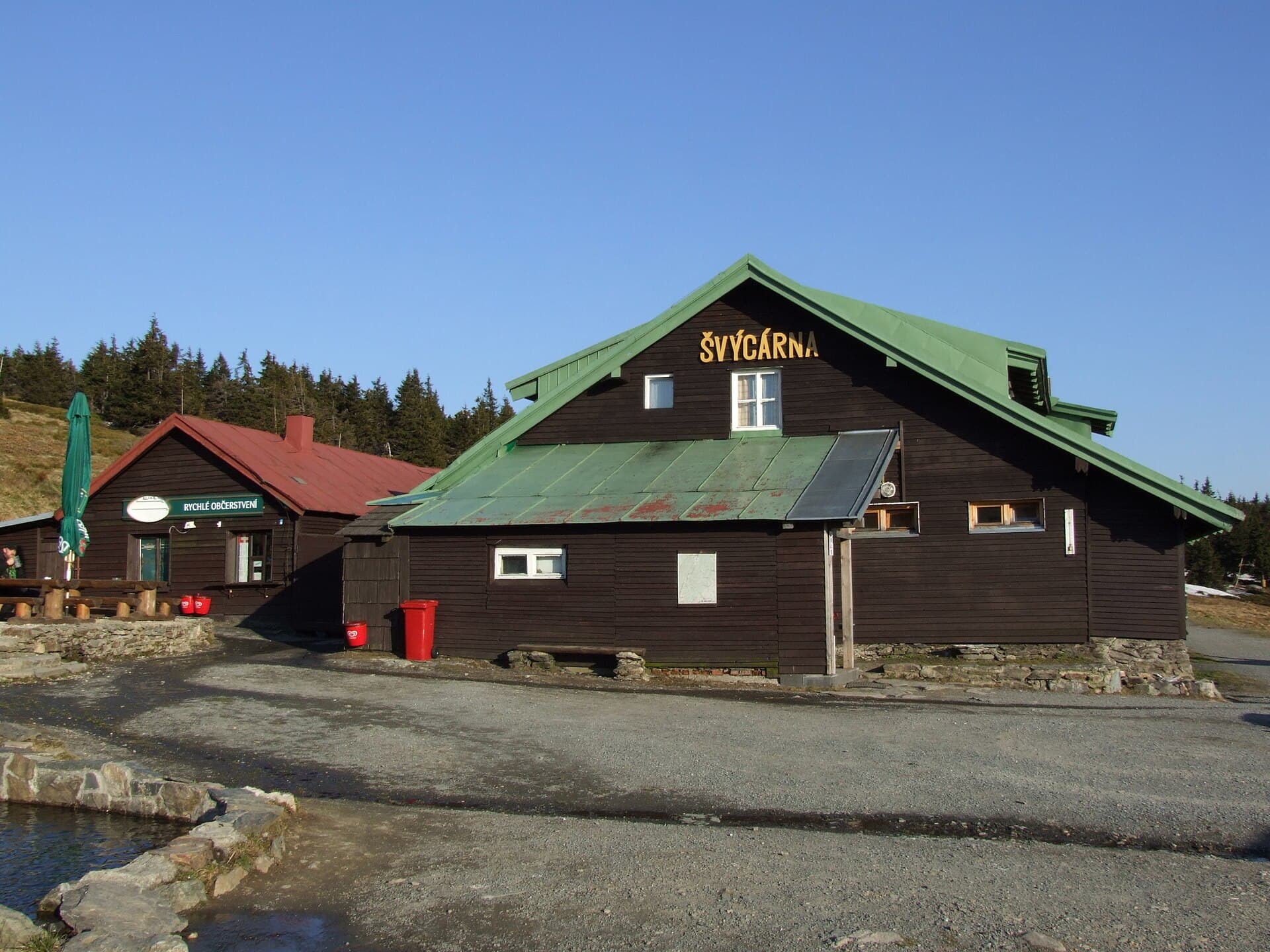 Švýcárna (via Wikimedia Commons, CC BY-SA 4.0)