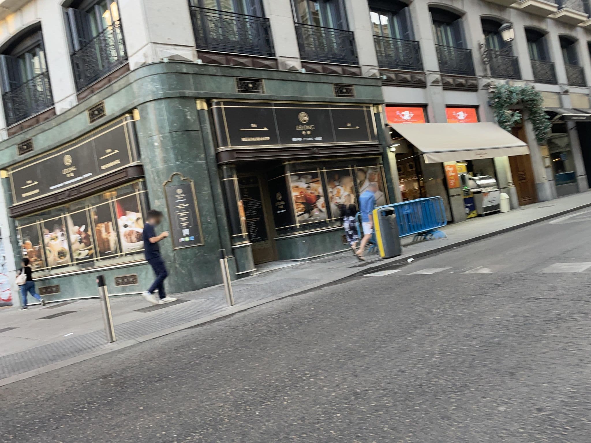 Street view near Apartamentos Plaza de España, Madrid — © seraq (CC BY-SA · Mapillary)