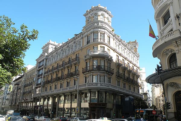 Hotel de las Letras (via Wikimedia Commons, CC BY-SA 3.0)