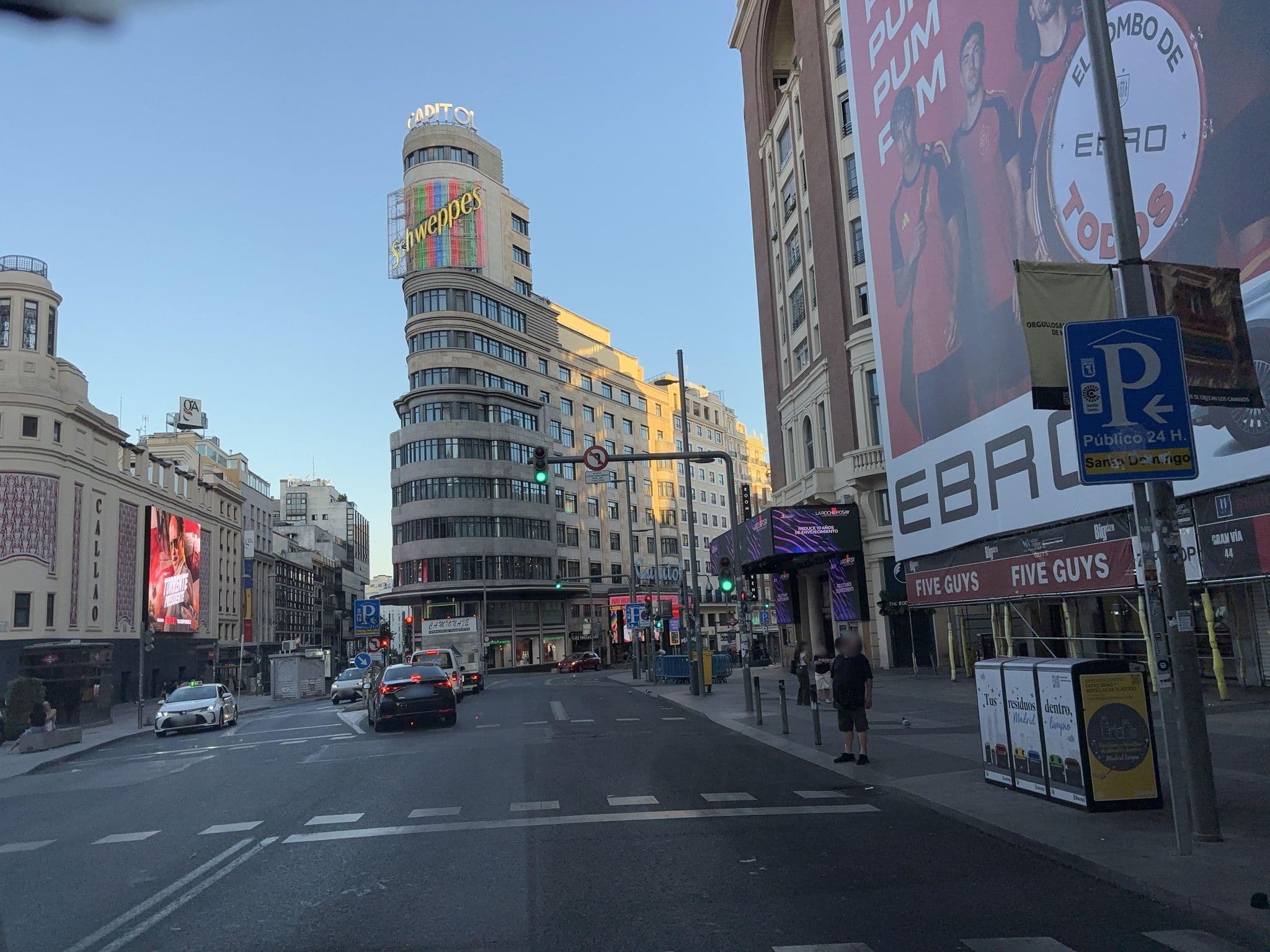 Street view near Hostal Juliette & Cowokring, Madrid Centro — © seraq (CC BY-SA · Mapillary)