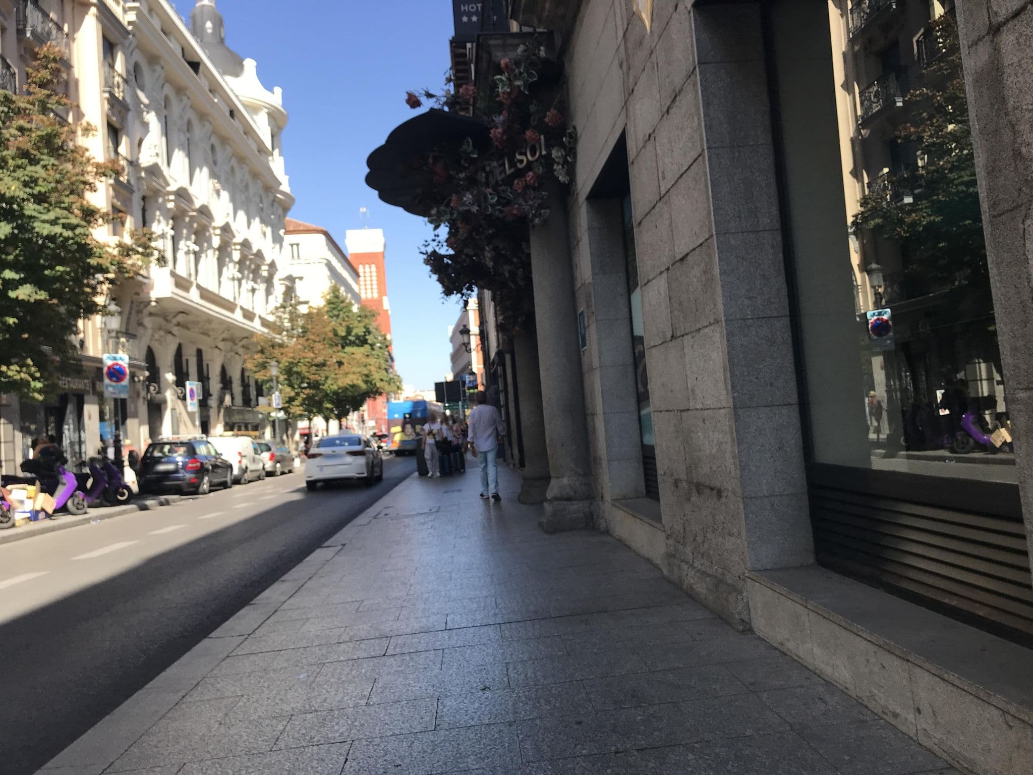 Street view near Casa de Huéspedes Yolanda, Madrid — © miguel_andrade (CC BY-SA · Mapillary)