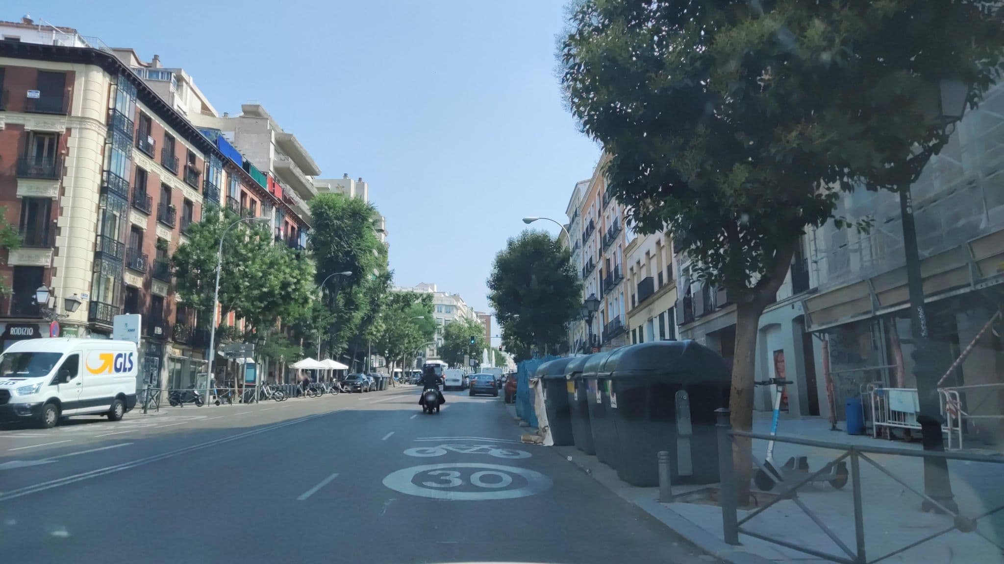 Street view near Hostal Cetelmar, Universidad — © polkillas (CC BY-SA · Mapillary)