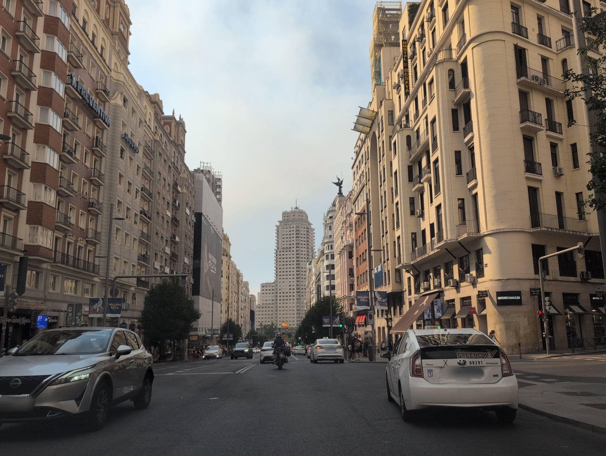 Street view near Hotel Emperador Madrid, Universidad — © Albergarri788 (CC BY-SA · Mapillary)