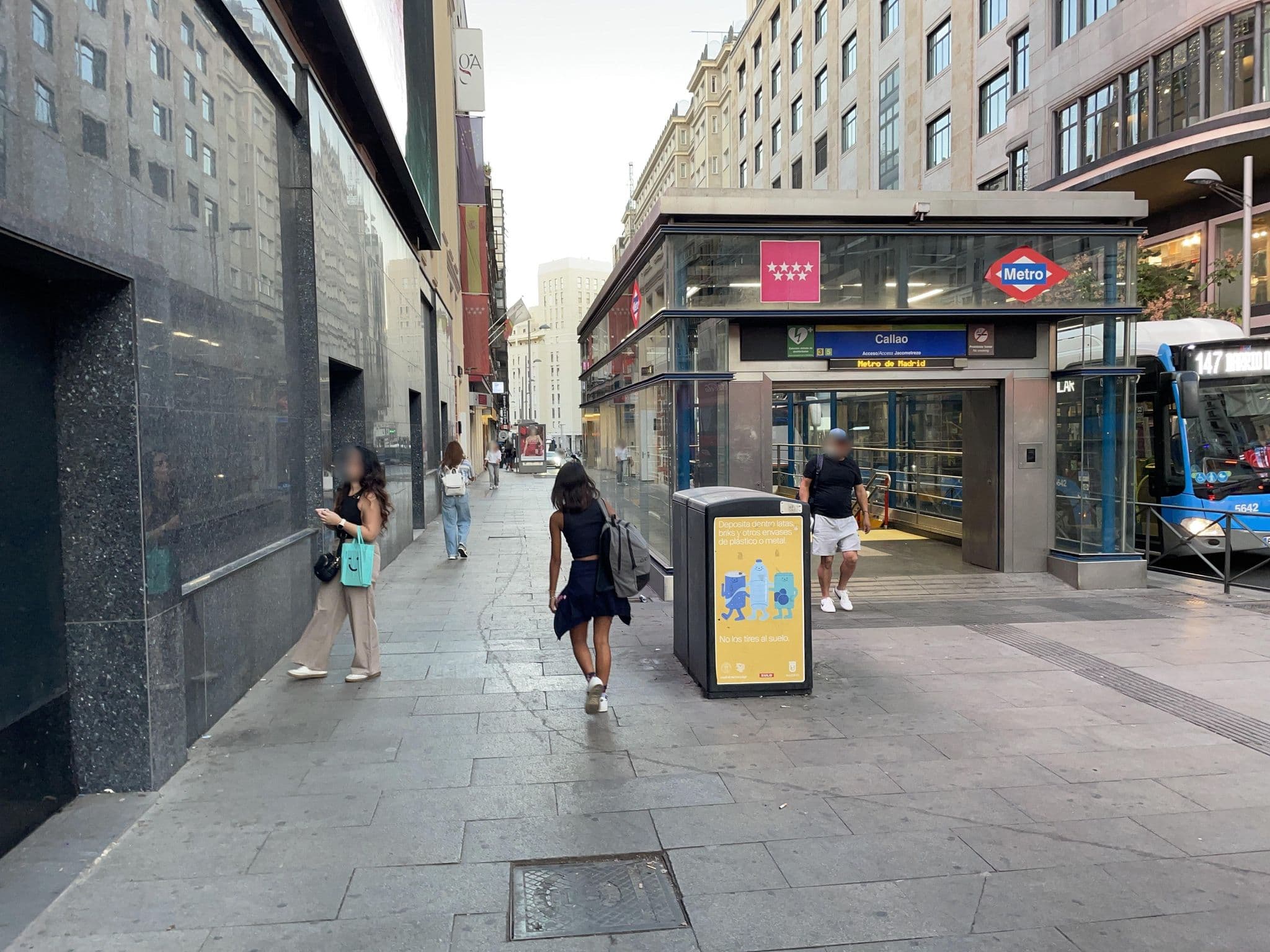 Street view near Madrid vincci hoteles, Madrid Centro — © seraq (CC BY-SA · Mapillary)