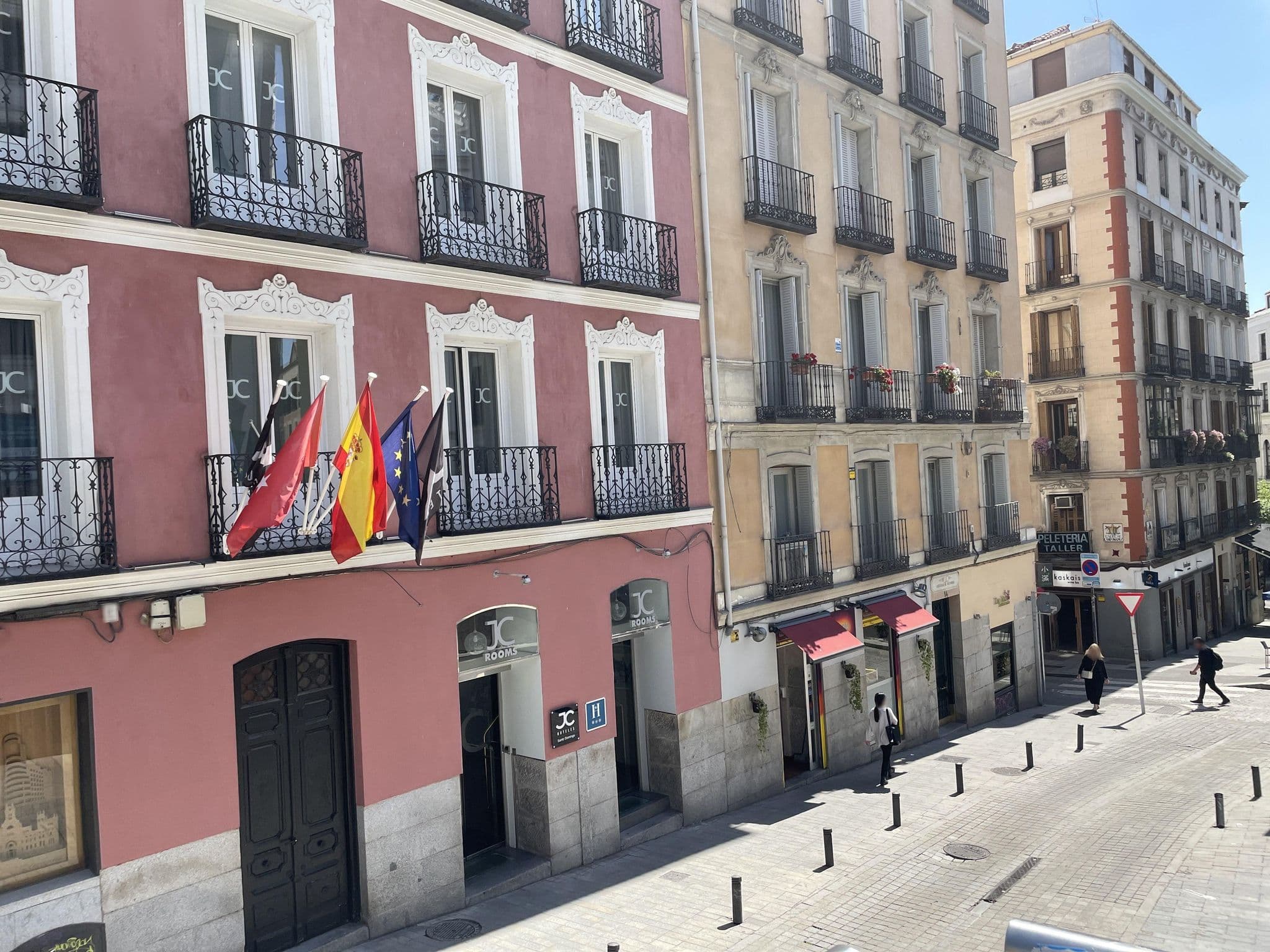 Street view near La Patite Maison, Madrid Centro — © seraq (CC BY-SA · Mapillary)