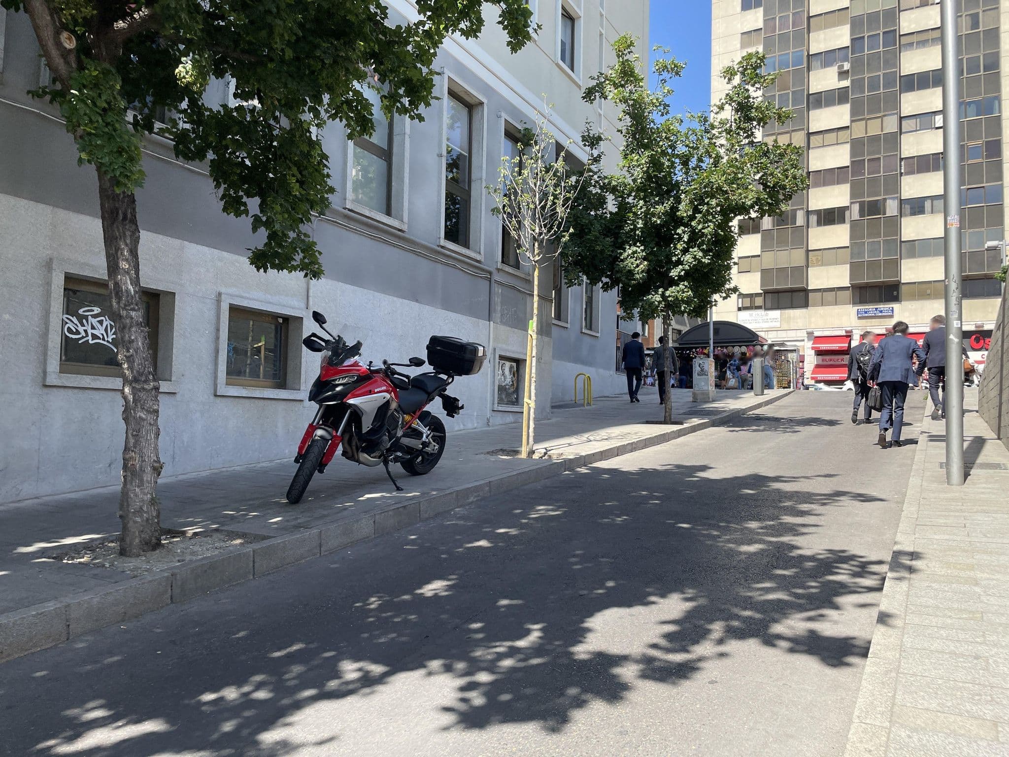 Street view near Puerta, Madrid Centro — © seraq (CC BY-SA · Mapillary)