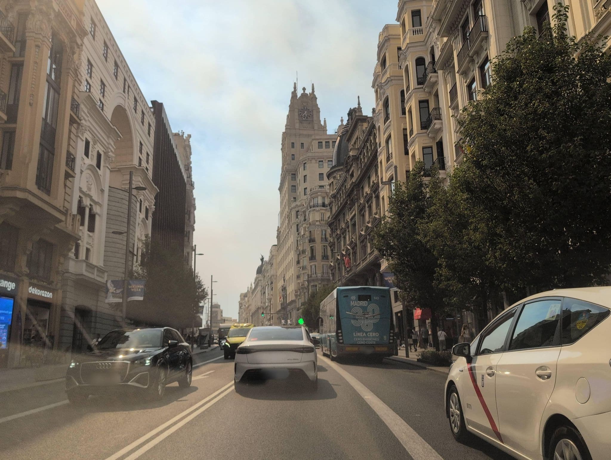 Street view near Hostal Montecarlo, Madrid Centro — © Albergarri788 (CC BY-SA · Mapillary)