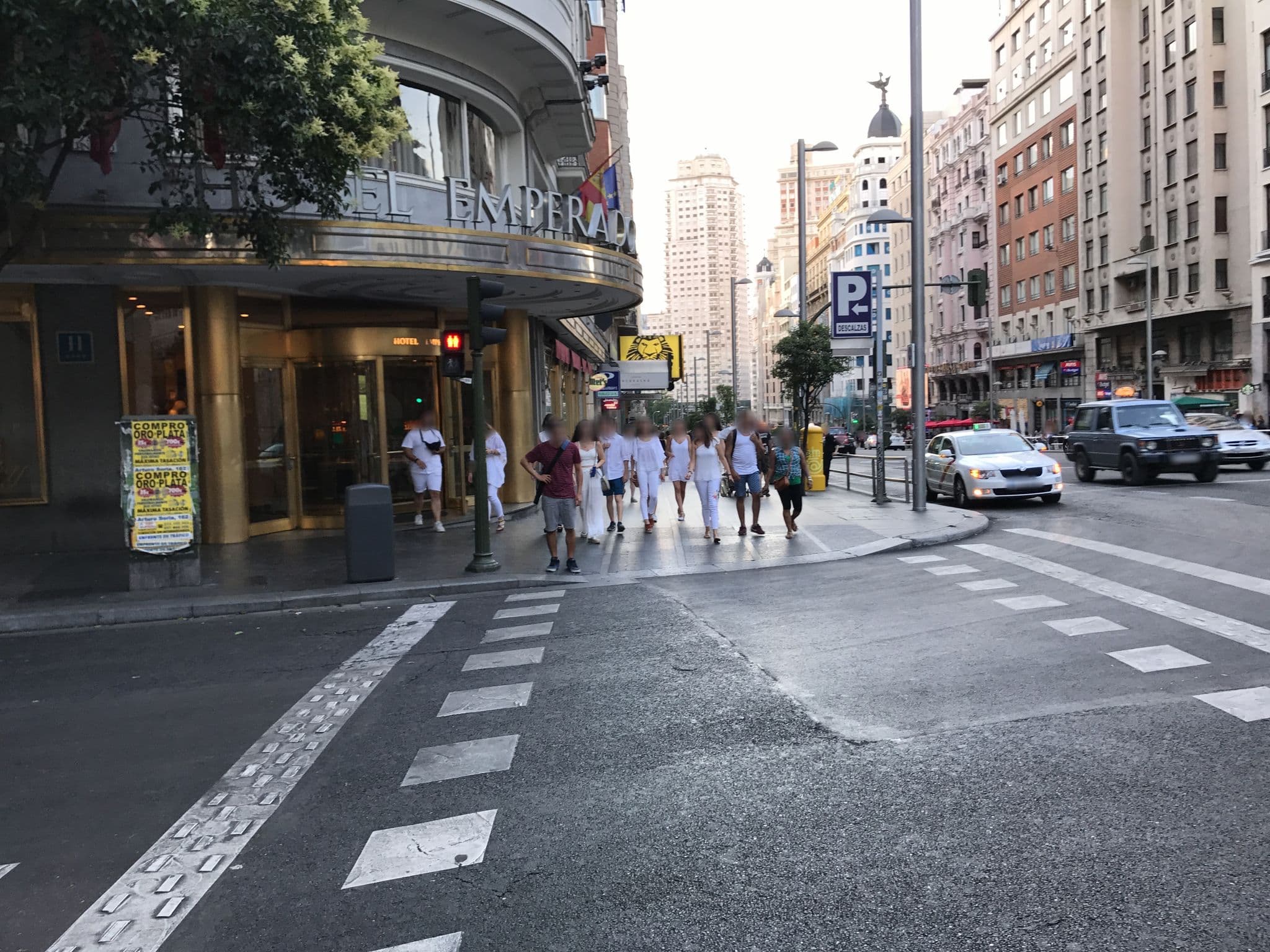 Street view near Hotel Emperador Rooftop Pool, Universidad — © miguel_andrade (CC BY-SA · Mapillary)