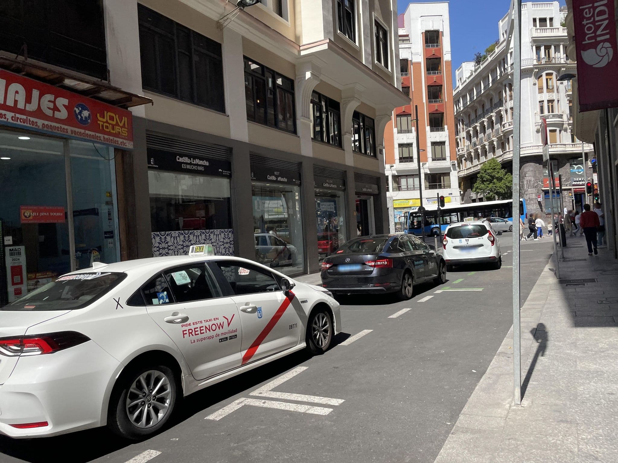 Street view near Terrace Piscina, Madrid Centro — © seraq (CC BY-SA · Mapillary)