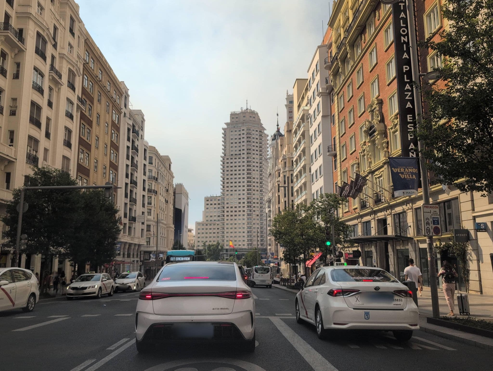 Street view near AirBnB Calle Isabel 19 Madrid, Universidad — © Albergarri788 (CC BY-SA · Mapillary)