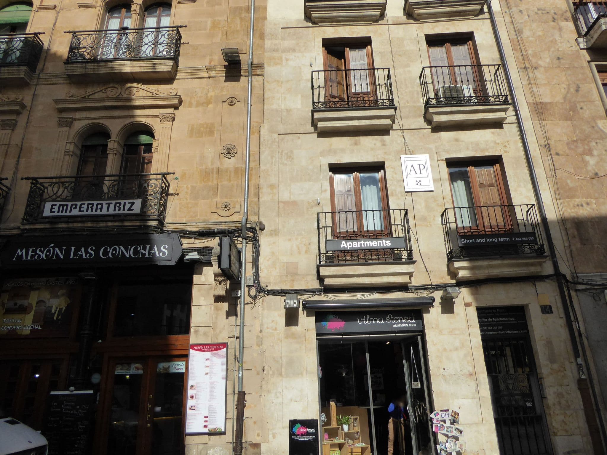 Street view near Apartments in Salamanca, Santa Marta de Tormes — © civitas (CC BY-SA · Mapillary)