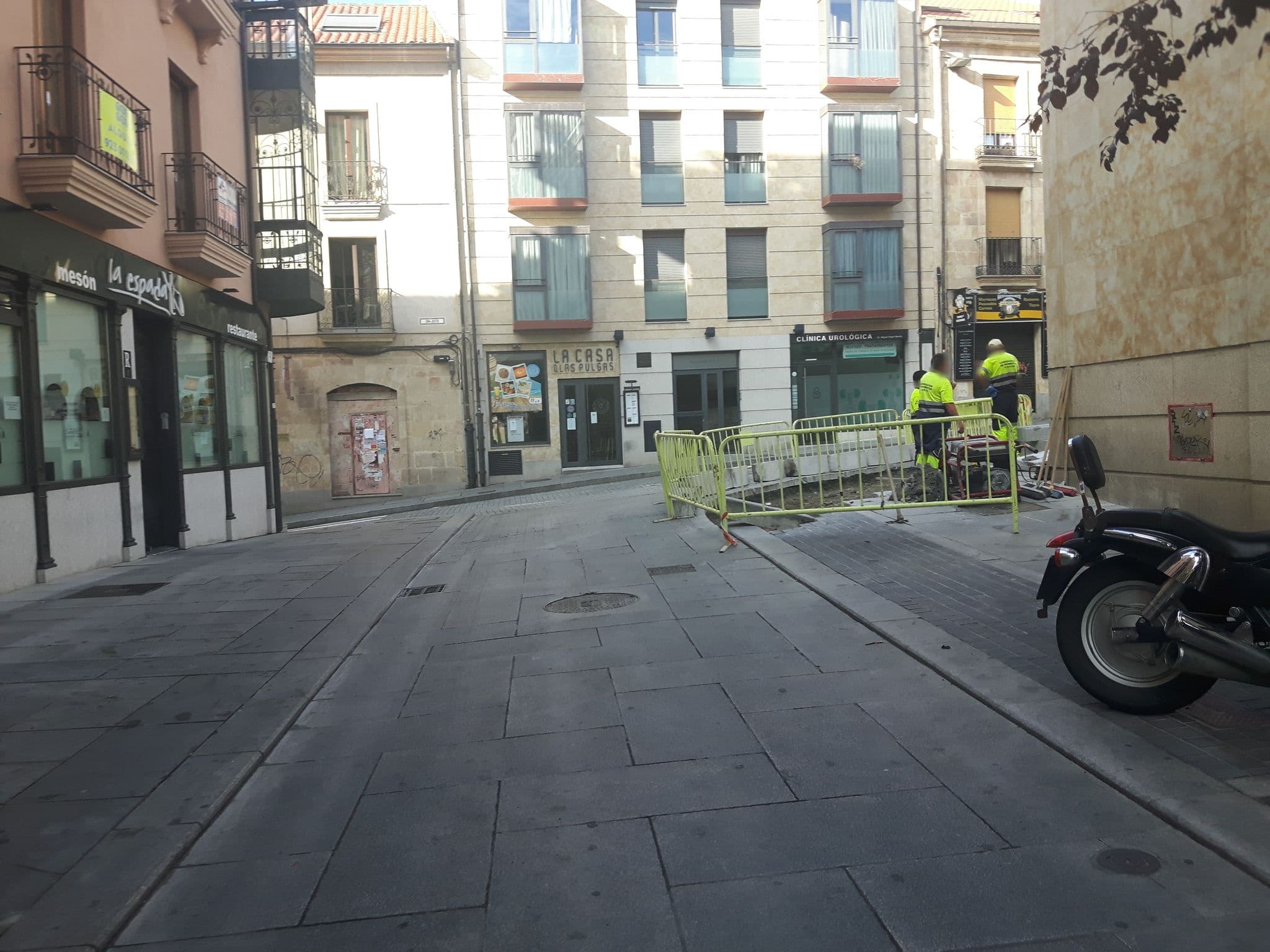 Street view near Hotel Ceylan, Santa Marta de Tormes — © civitas (CC BY-SA · Mapillary)