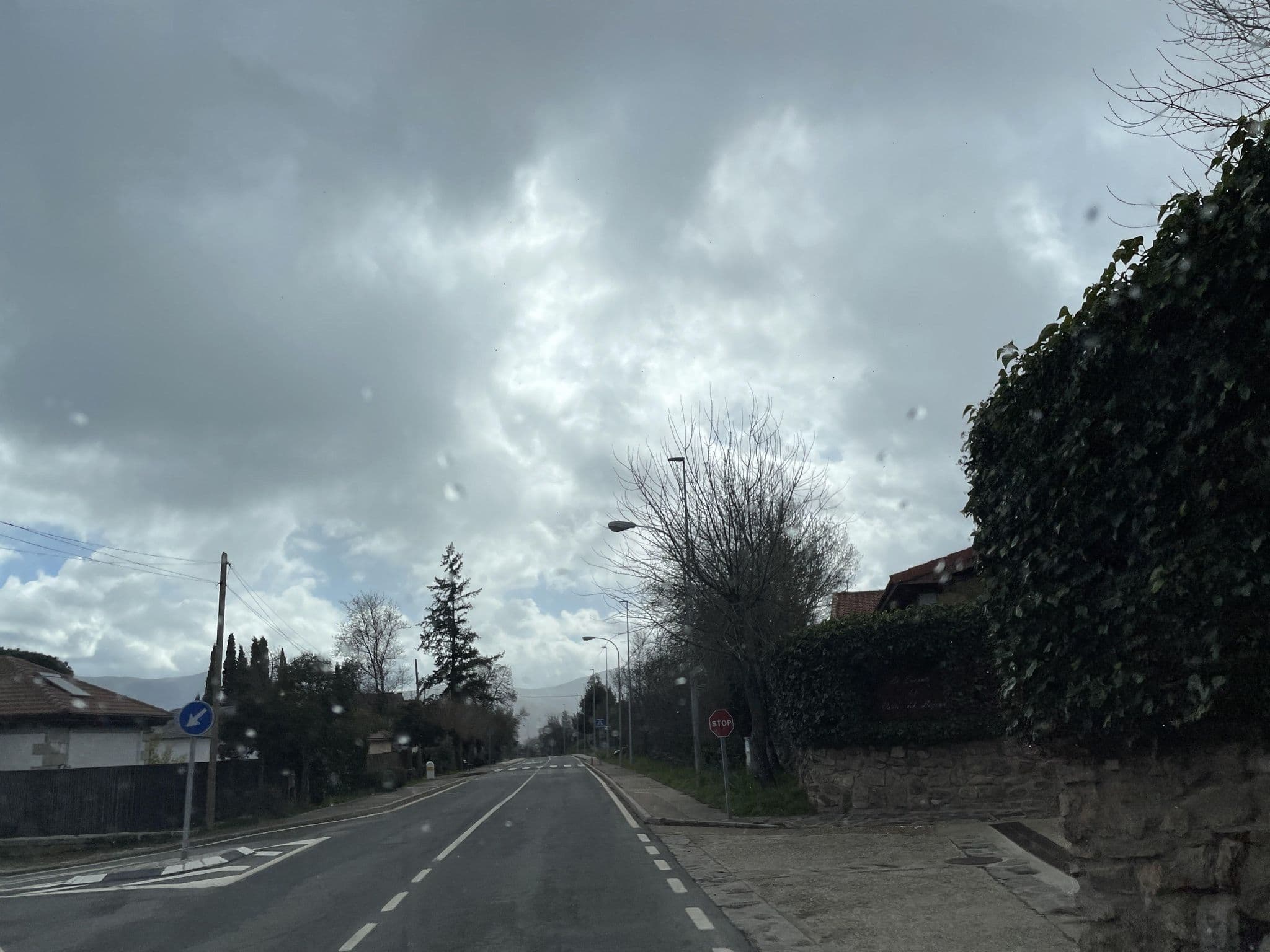 Street view near El Encanto del Valle de Lozoya, Buitrago del Lozoya — © seraq (CC BY-SA · Mapillary)