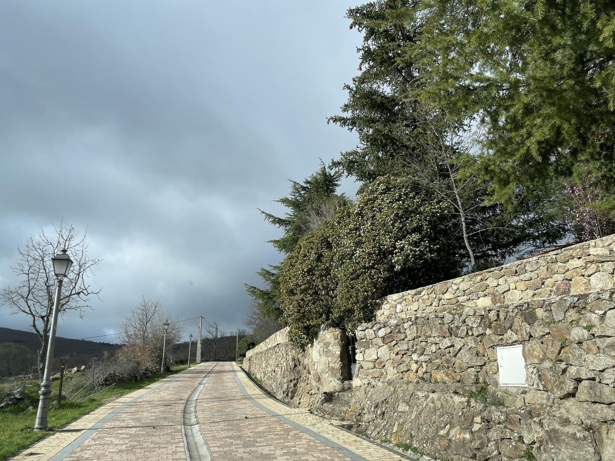 Street view near Alojamientos Rurales La Nava, Buitrago del Lozoya — © seraq (CC BY-SA · Mapillary)
