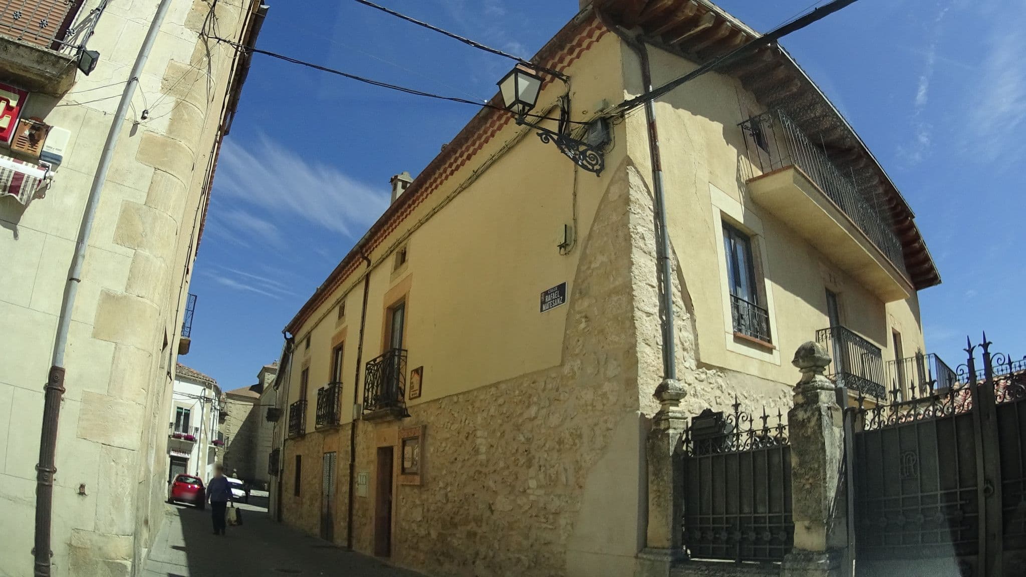 Street view near Posada del Acebo, Buitrago del Lozoya — © robertogeb (CC BY-SA · Mapillary)