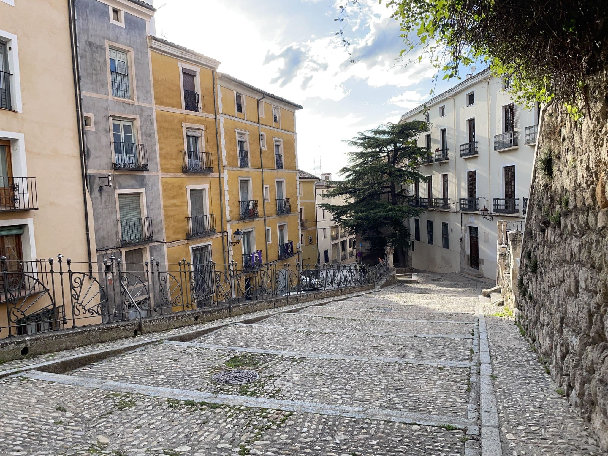 Street view near Alojamientos Turísticos Casco Antiguo, Cuenca — © seraq (CC BY-SA · Mapillary)