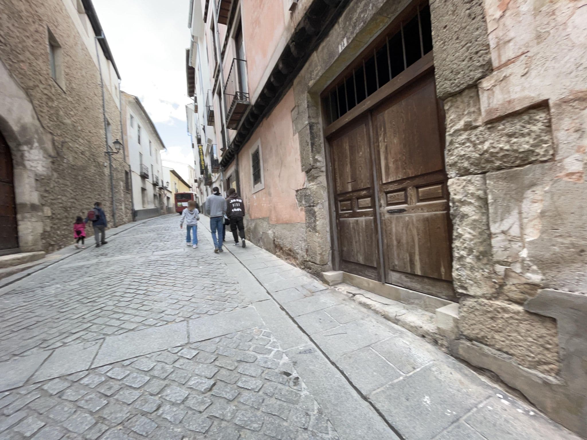 Street view near Apartamento turístico Casa San Nicolás, Cuenca — © seraq (CC BY-SA · Mapillary)