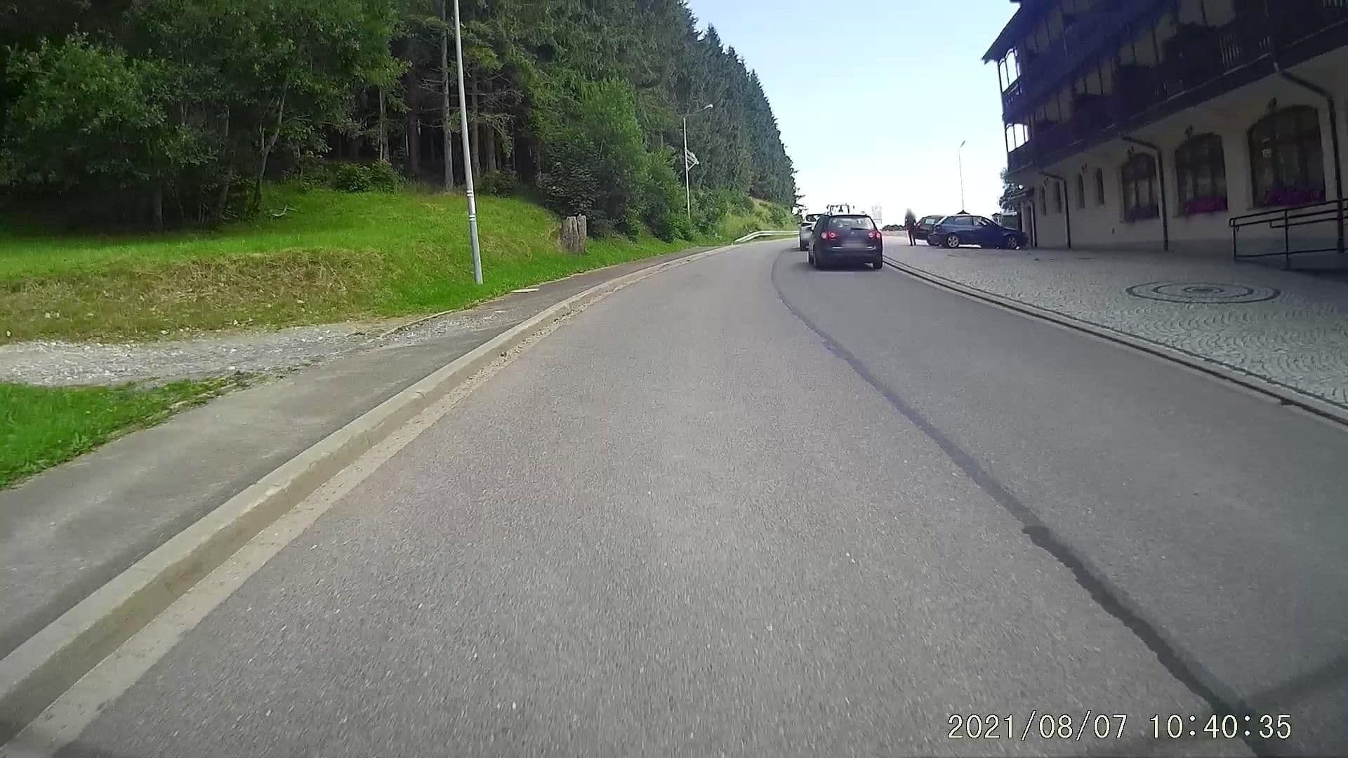 Street view near Hotel Zieleniec, Skuhrov nad Bělou — © dasza (CC BY-SA · Mapillary)