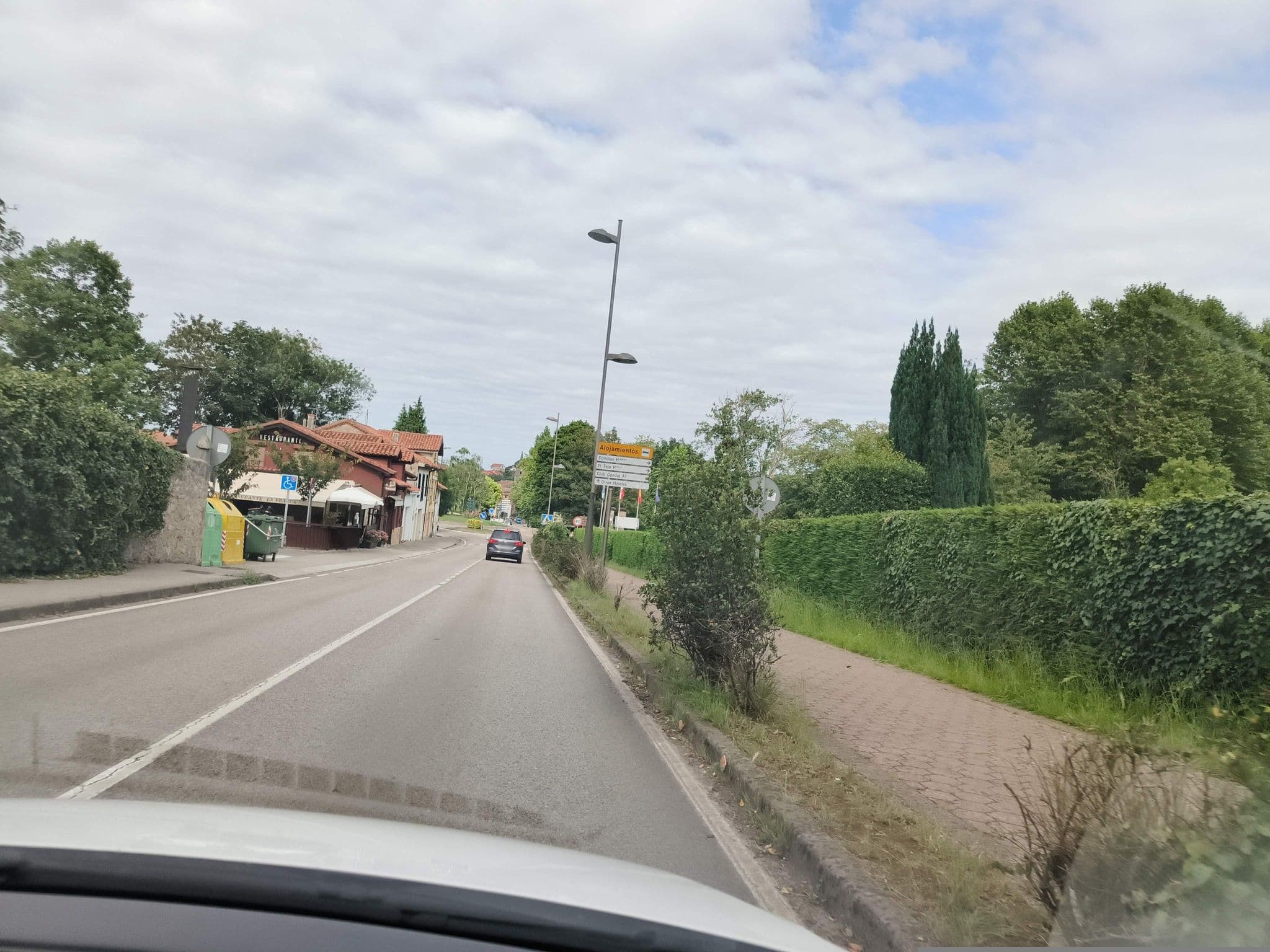 Street view near Hotel Comillas, San Vicente de la Barquera — © sanchi (CC BY-SA · Mapillary)