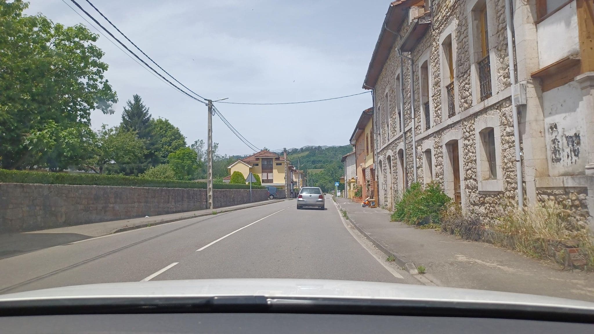 Street view near Apartamentos Rurales el Picoretu, Cangas de Onís — © normanm (CC BY-SA · Mapillary)