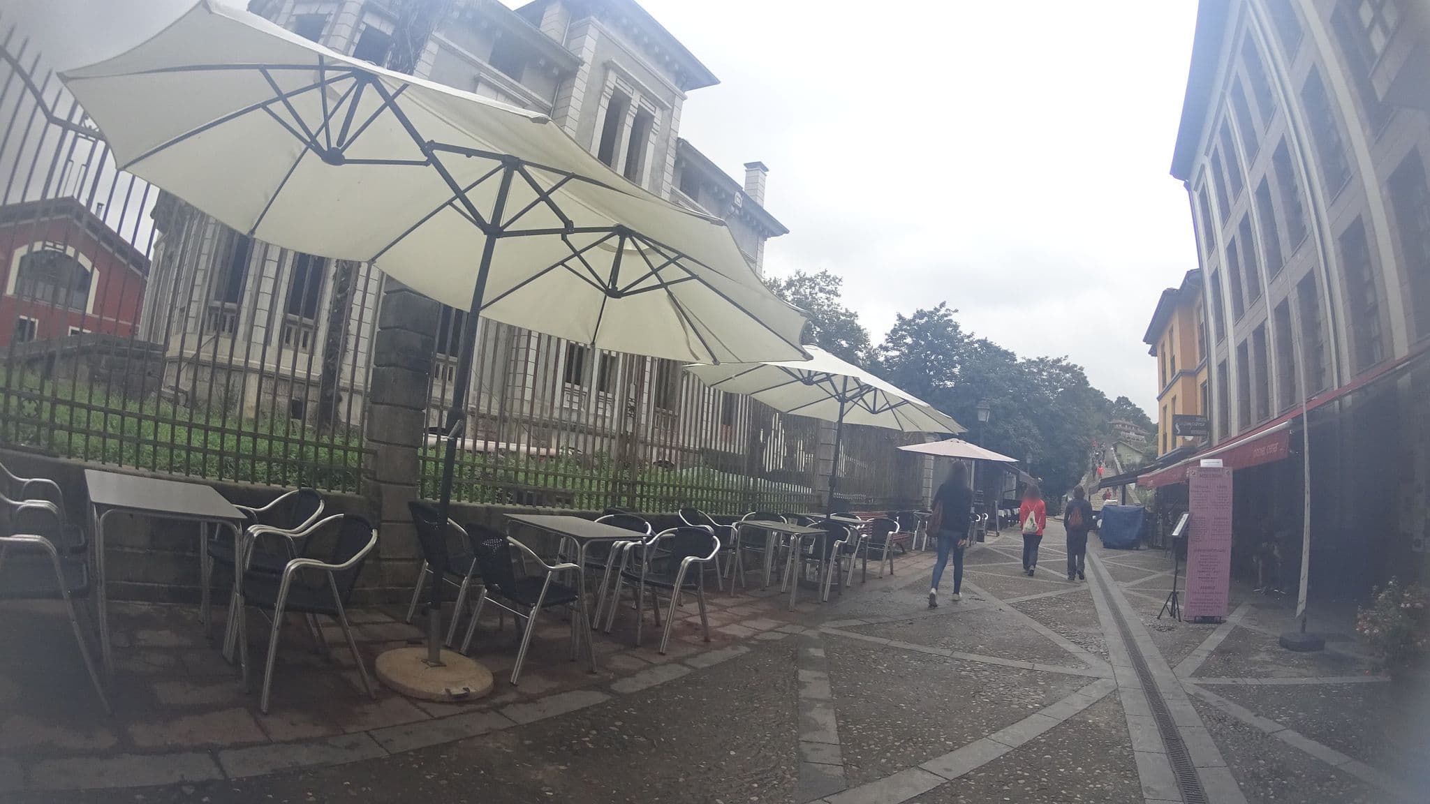 Street view near Hotel el Sella, Cangas de Onís — © robertogeb (CC BY-SA · Mapillary)