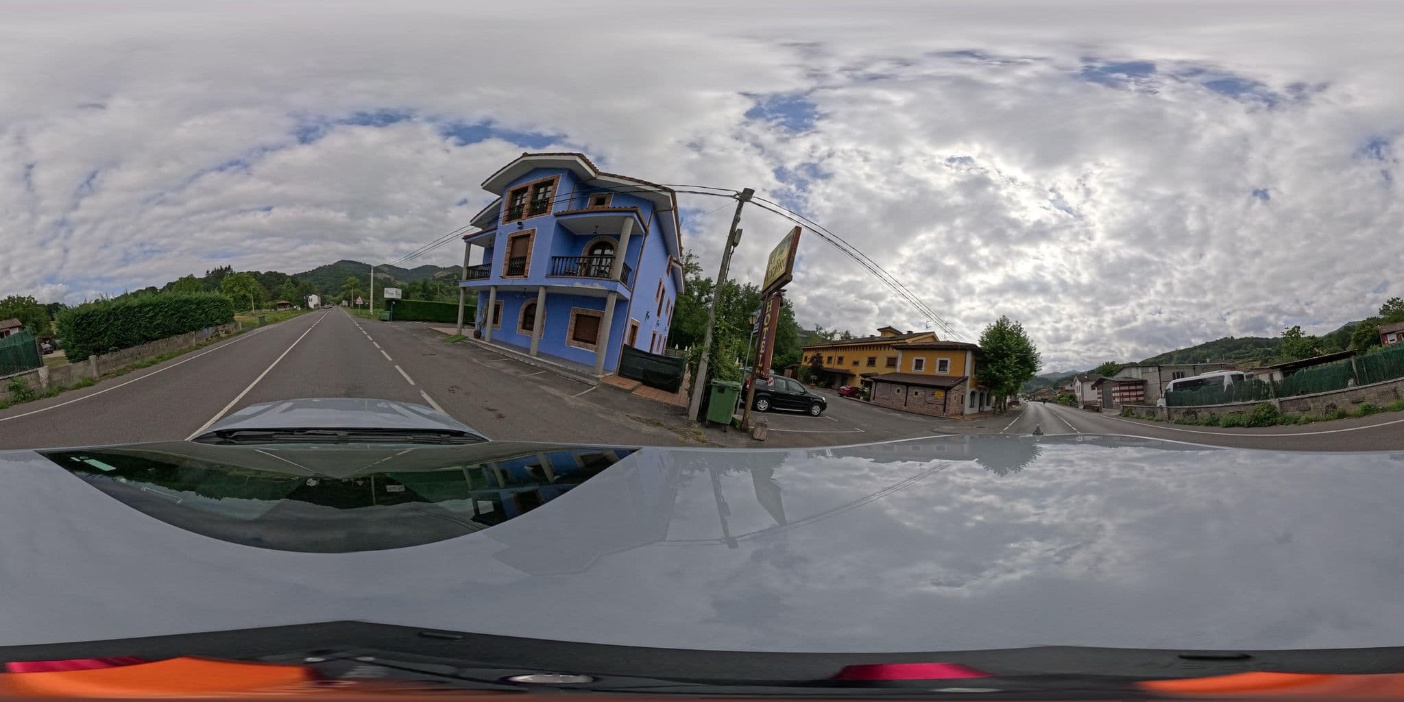 Street view near El sueño del indiano, Cangas de Onís — © yannakis (CC BY-SA · Mapillary)