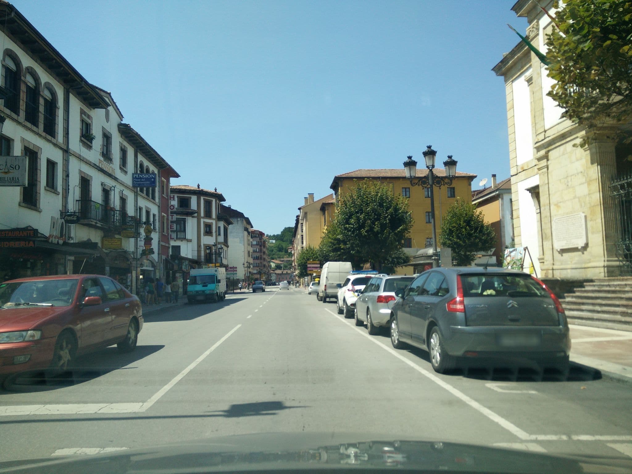 Street view near Pensión Plaza del Ayuntamiento, Cangas de Onís — © txenoo (CC BY-SA · Mapillary)