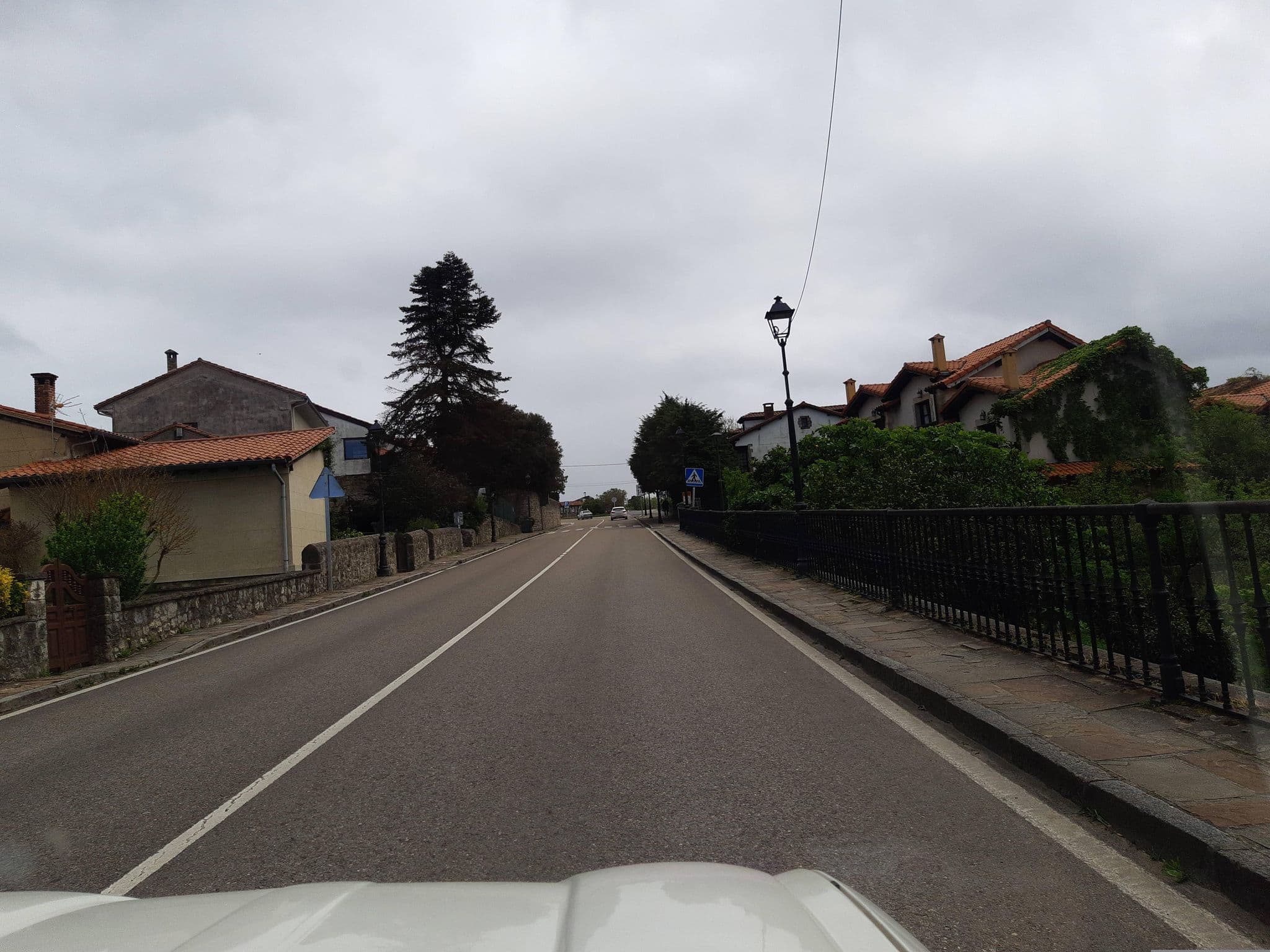 Street view near Albergue Solar de Hidalgos, Santillana — © geo50 (CC BY-SA · Mapillary)