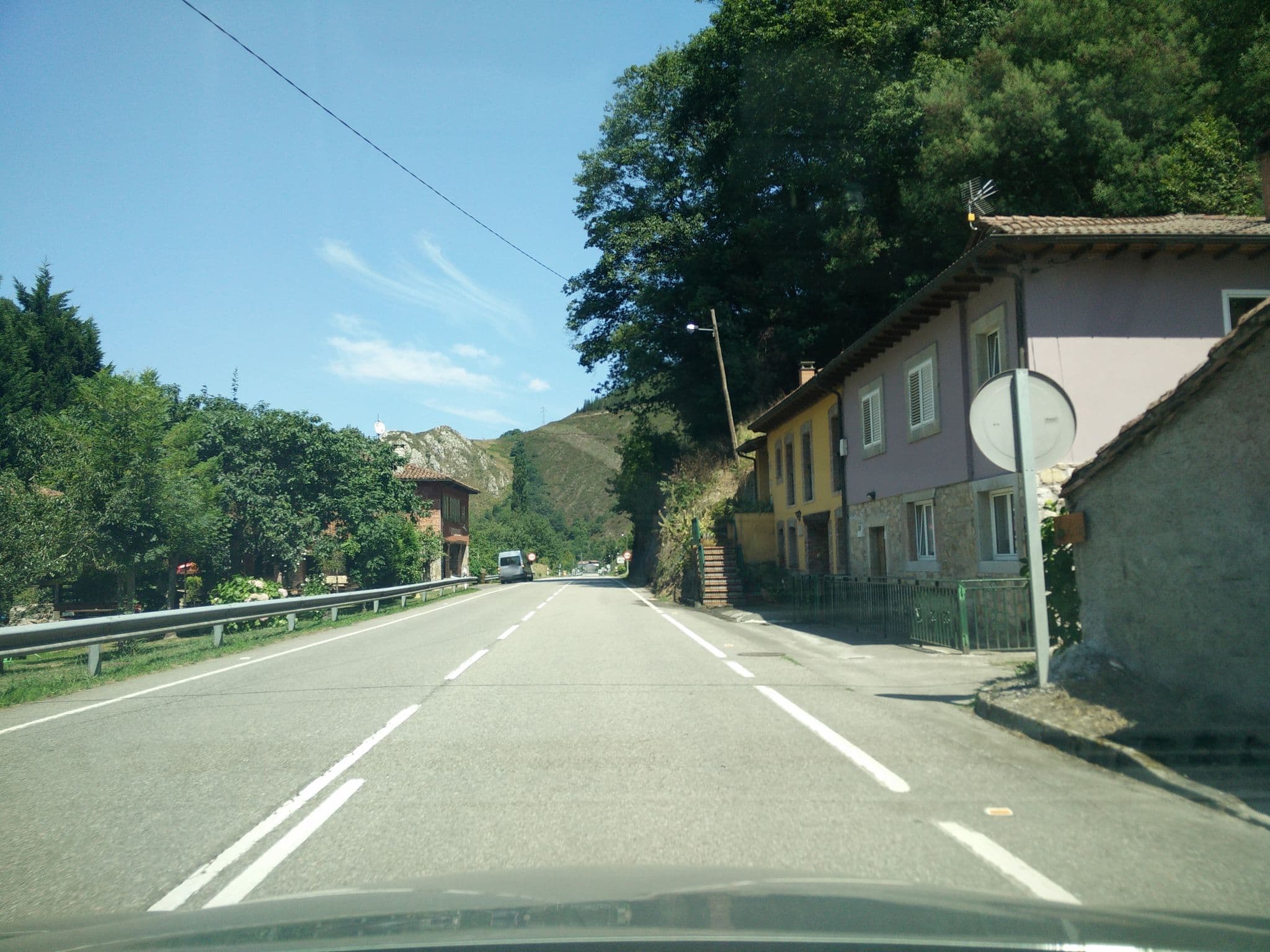 Street view near La Casa del Dobra, Cangas de Onís — © txenoo (CC BY-SA · Mapillary)
