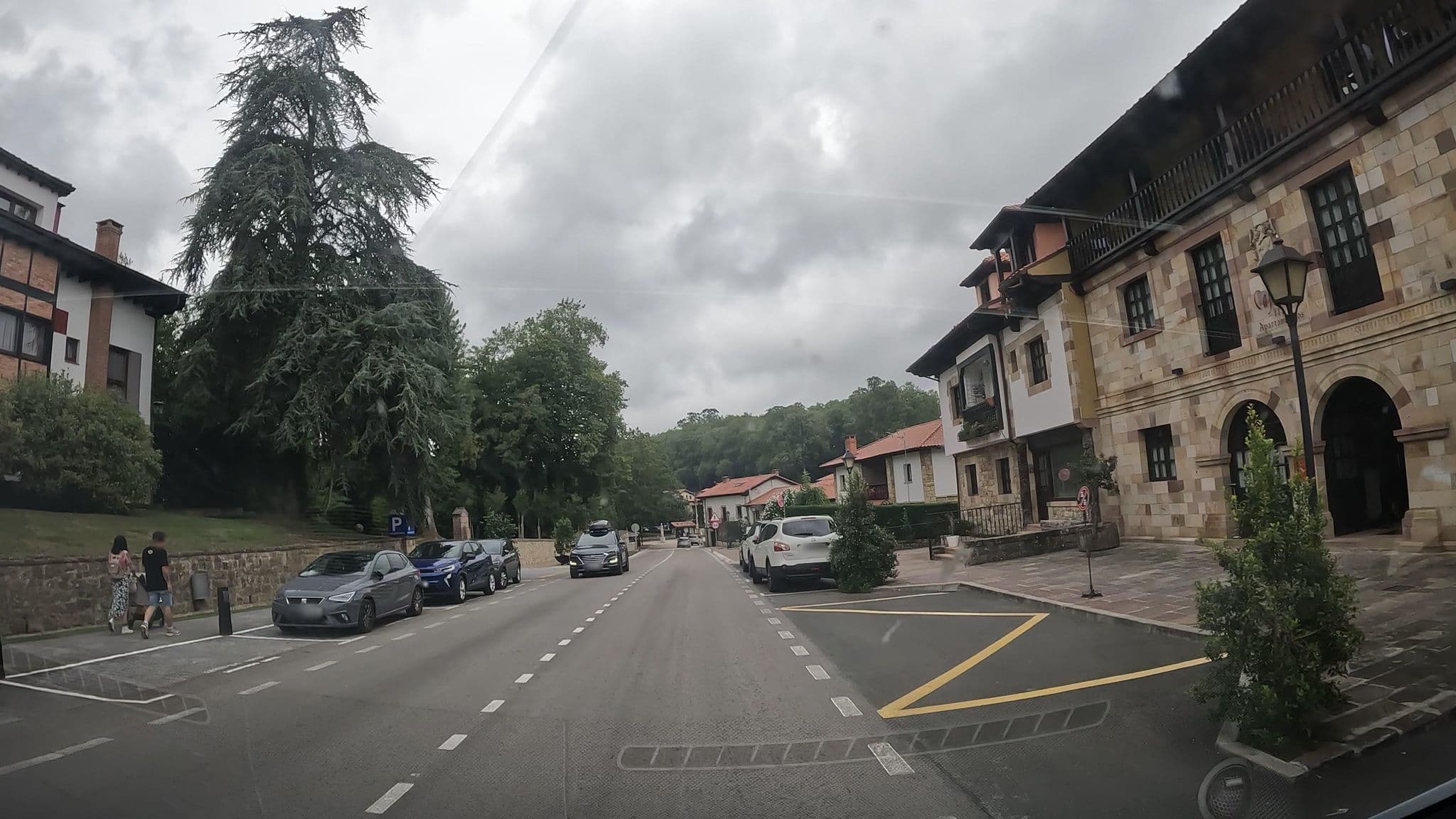 Street view near Apartamentos Capriccio, Santillana — © vinisa (CC BY-SA · Mapillary)