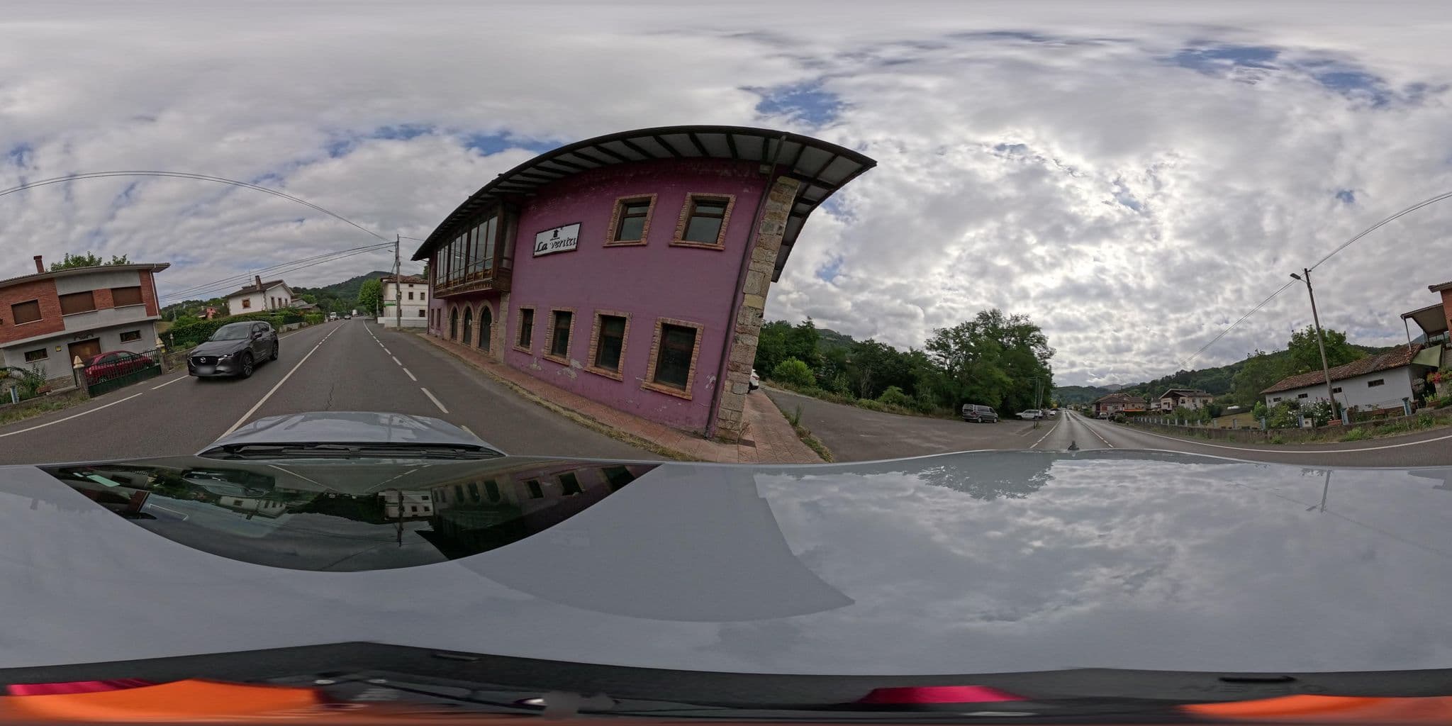 Street view near Apartamentos la Venta, Cangas de Onís — © yannakis (CC BY-SA · Mapillary)
