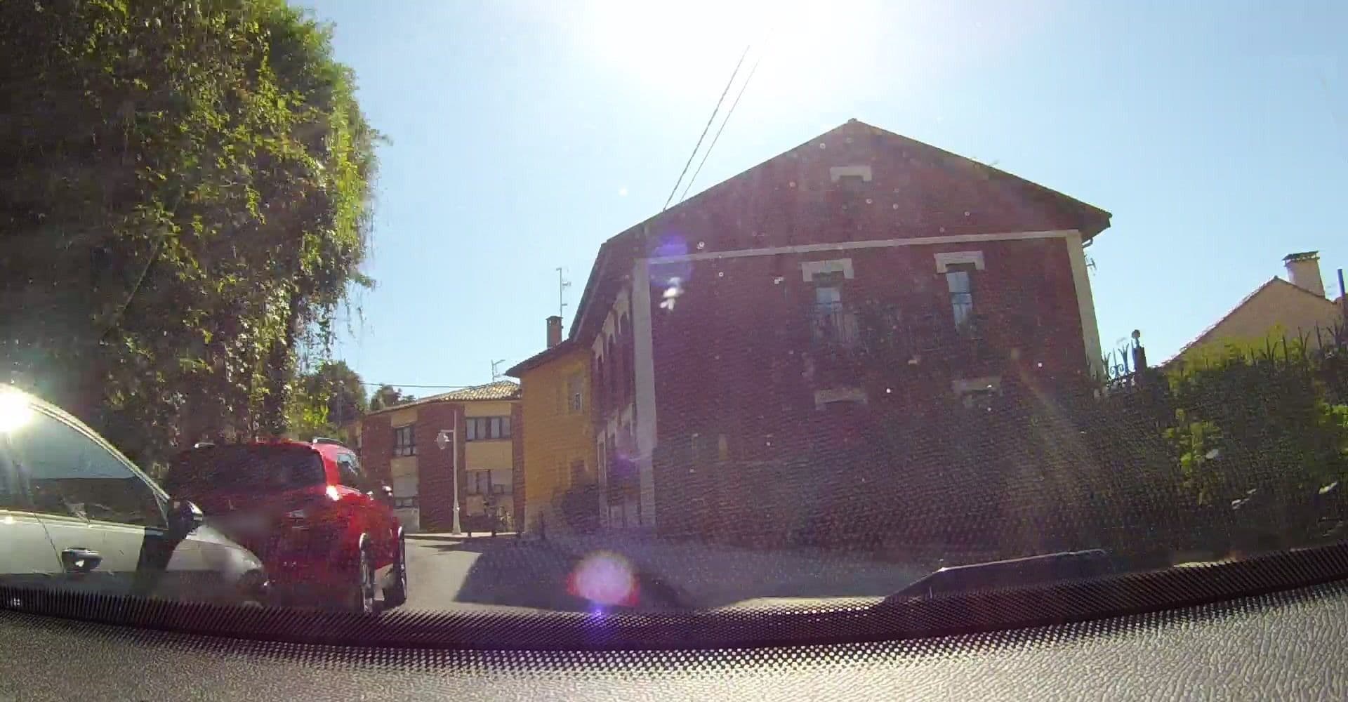 Street view near Apartamentos Turisticos el Cueto, Ribadesella — © VincentVE (CC BY-SA · Mapillary)