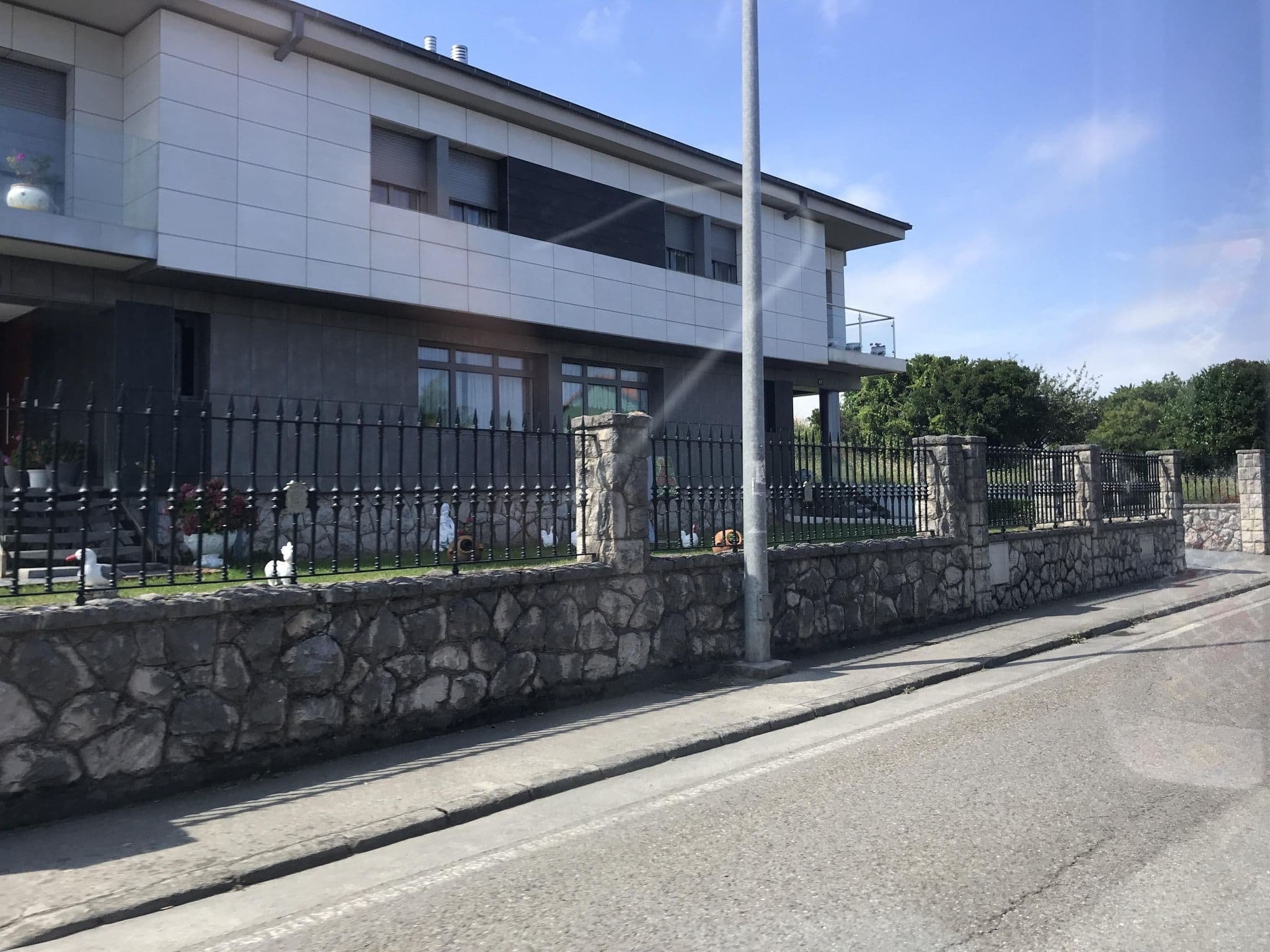Street view near La Torre del Indiano, Santander — © miguel_andrade (CC BY-SA · Mapillary)