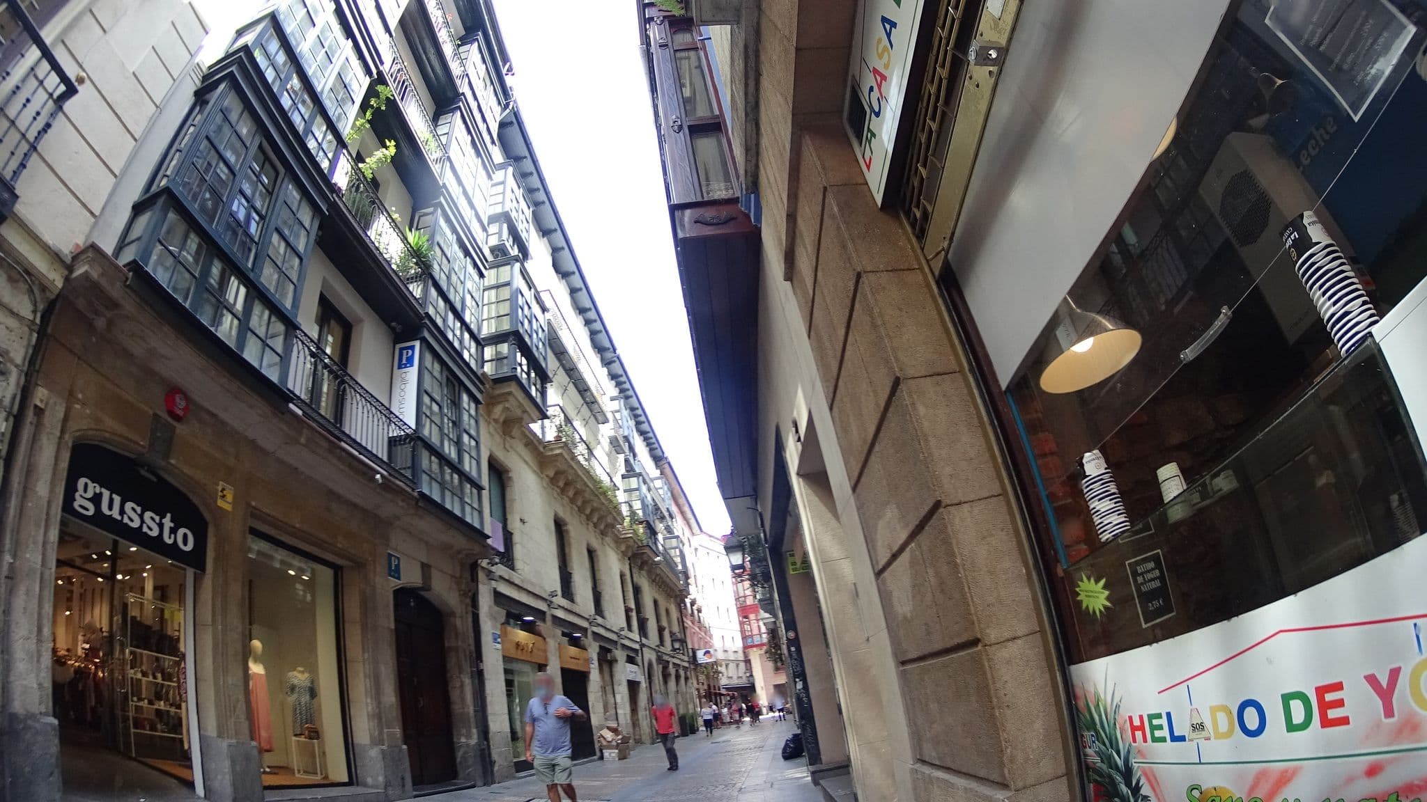 Street view near Victorooms, Bilbao — © robertogeb (CC BY-SA · Mapillary)