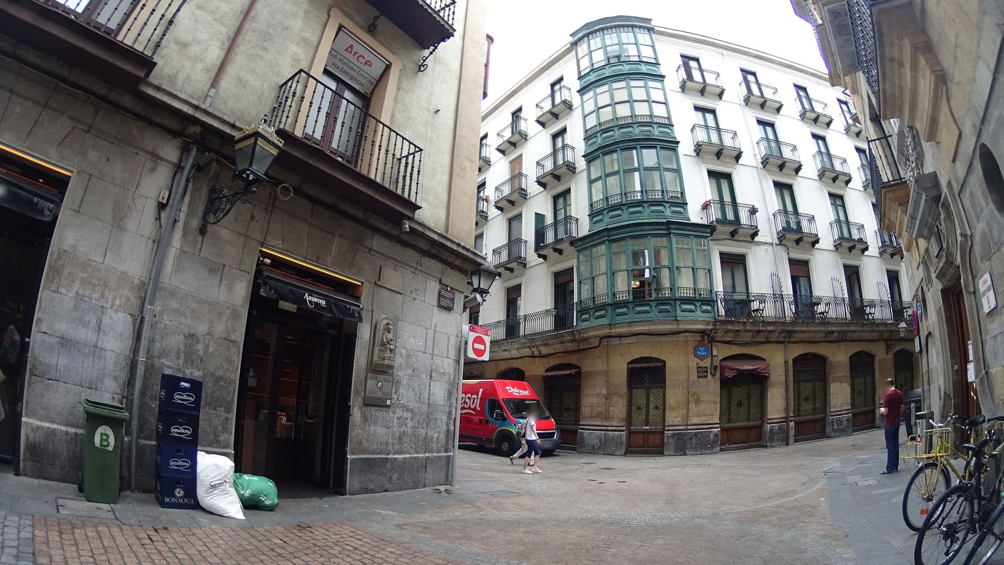 Street view near 7 Kale Bed and Breakfast, Bilbao — © robertogeb (CC BY-SA · Mapillary)