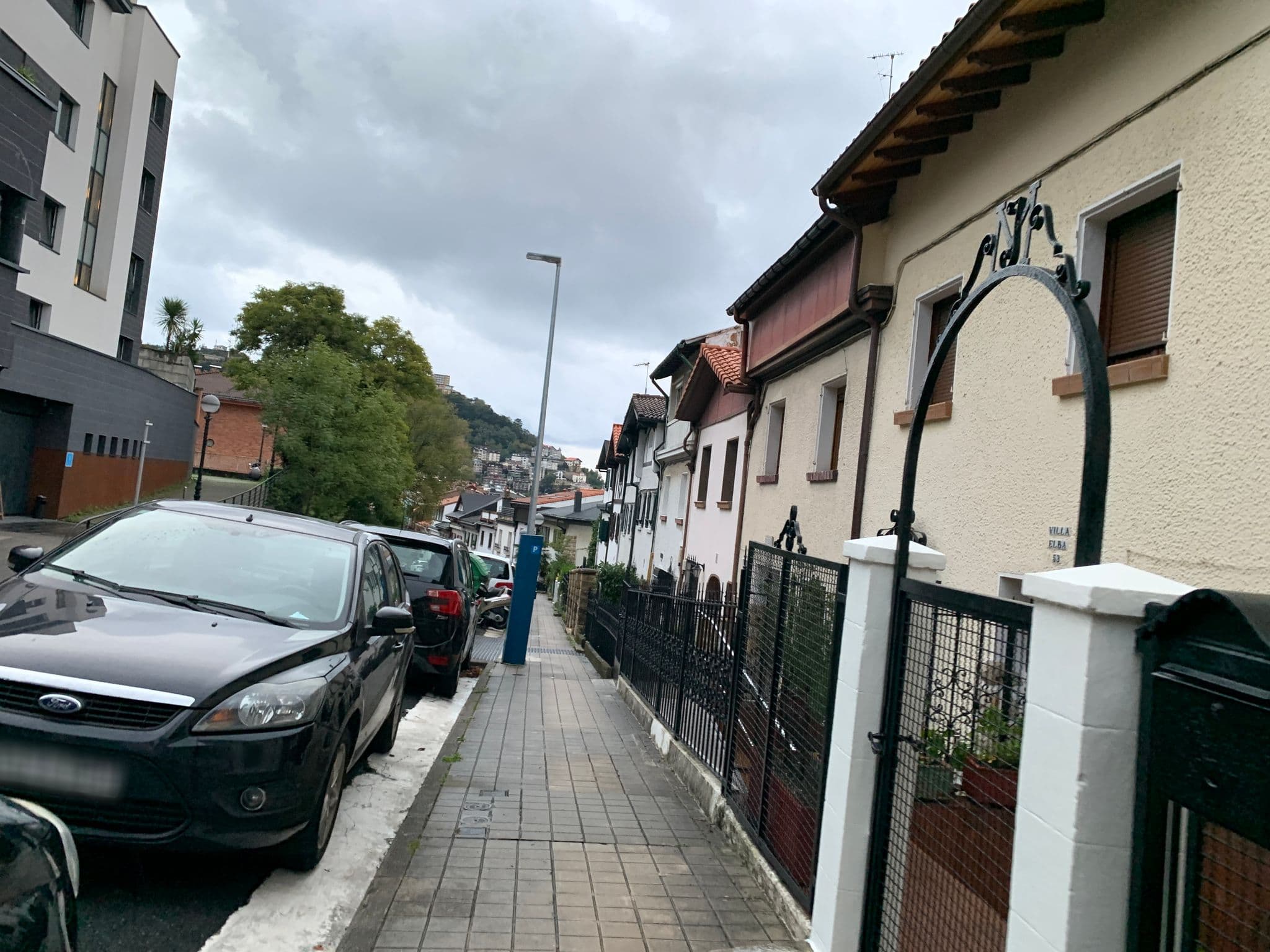 Street view near Koisi hostel, Donostia / San Sebastián — © egorka (CC BY-SA · Mapillary)
