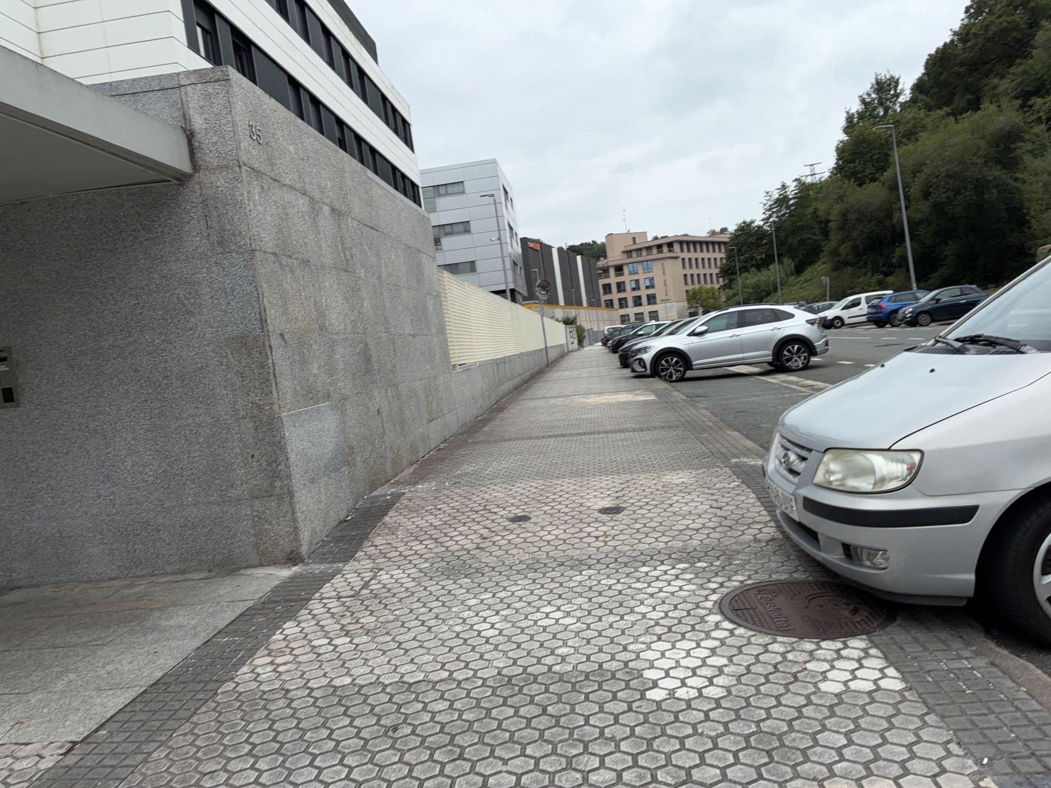 Street view near Livensa Living, Donostia / San Sebastián — © miguel_andrade (CC BY-SA · Mapillary)