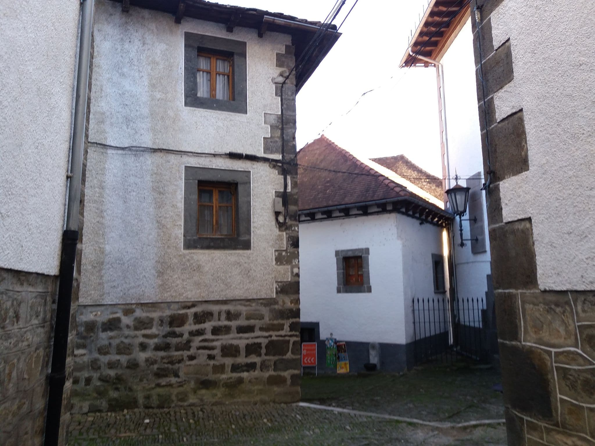 Street view near Casa Dukea, Aoiz — © robertogeb (CC BY-SA · Mapillary)