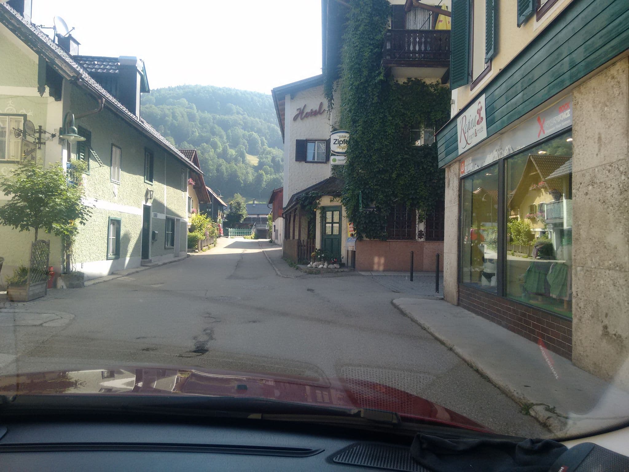 Street view near Hostel Bad Goisern, Bad Goisern — © gzin (CC BY-SA · Mapillary)